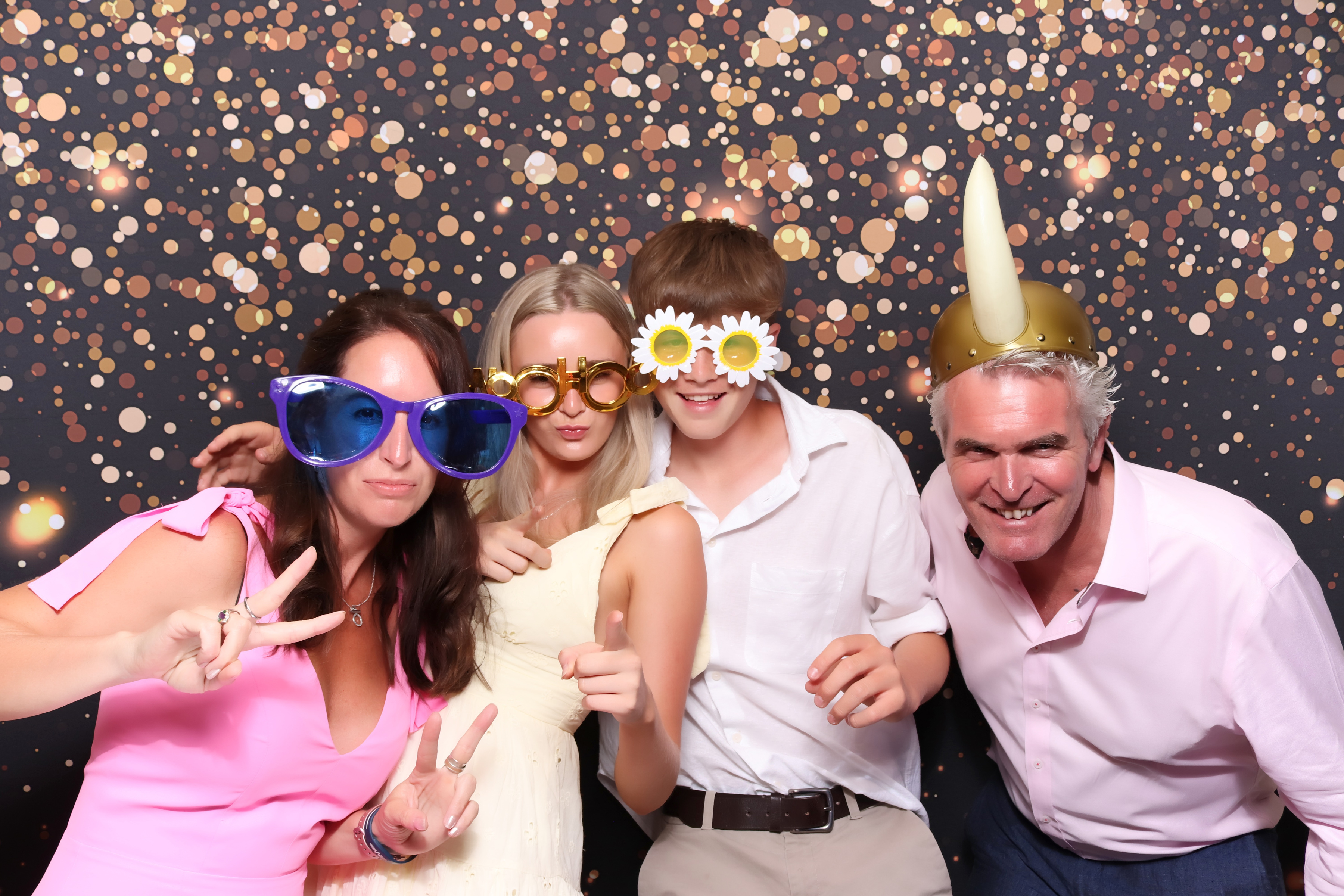 Lynda & Chris 40th Aniversary  | View more photos from the event at gallery.pbooth.co.uk/u/ThePboothCompany/Lynda-Chris-40th-Aniversary