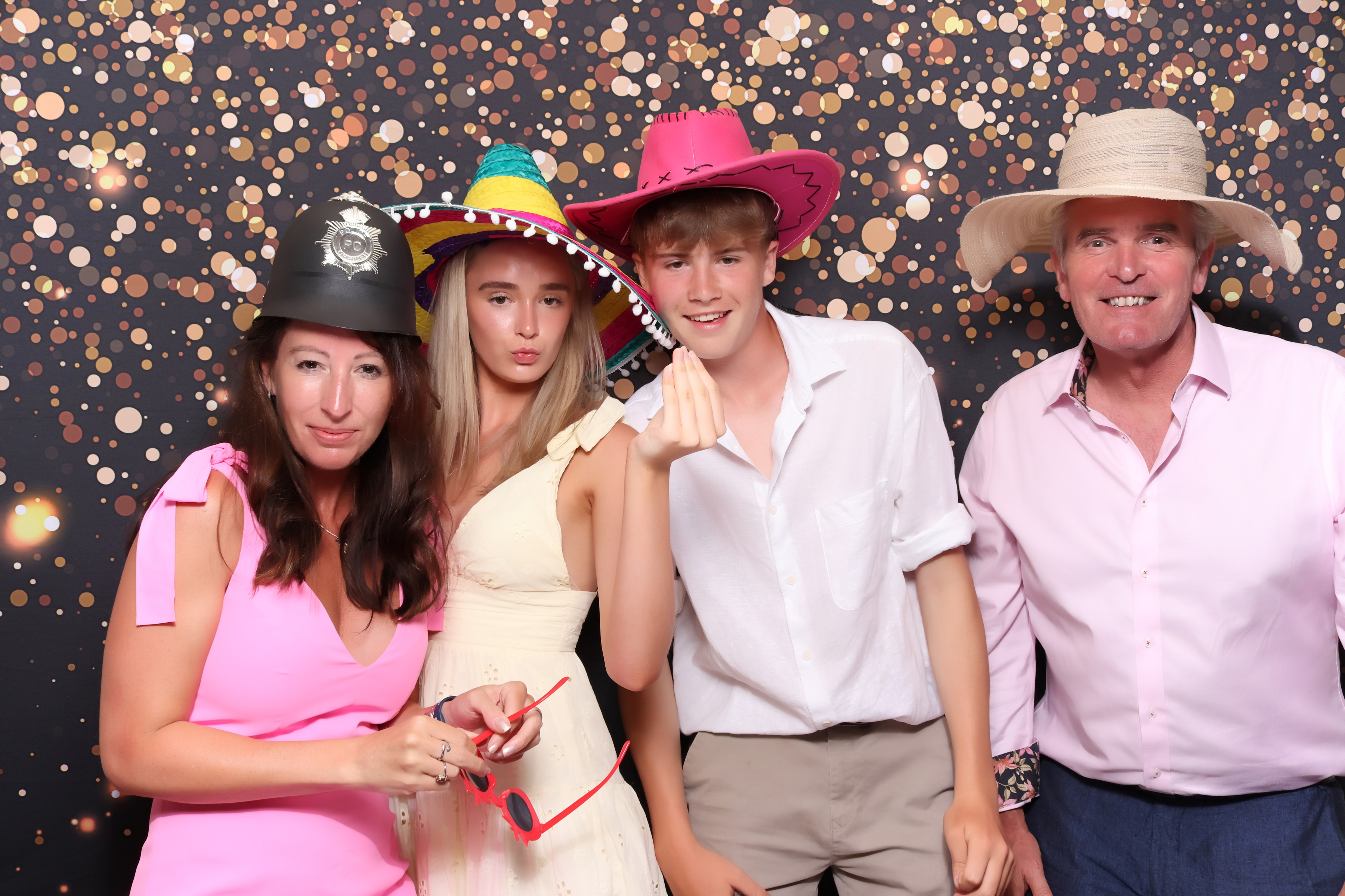 Lynda & Chris 40th Aniversary  | View more photos from the event at gallery.pbooth.co.uk/u/ThePboothCompany/Lynda-Chris-40th-Aniversary