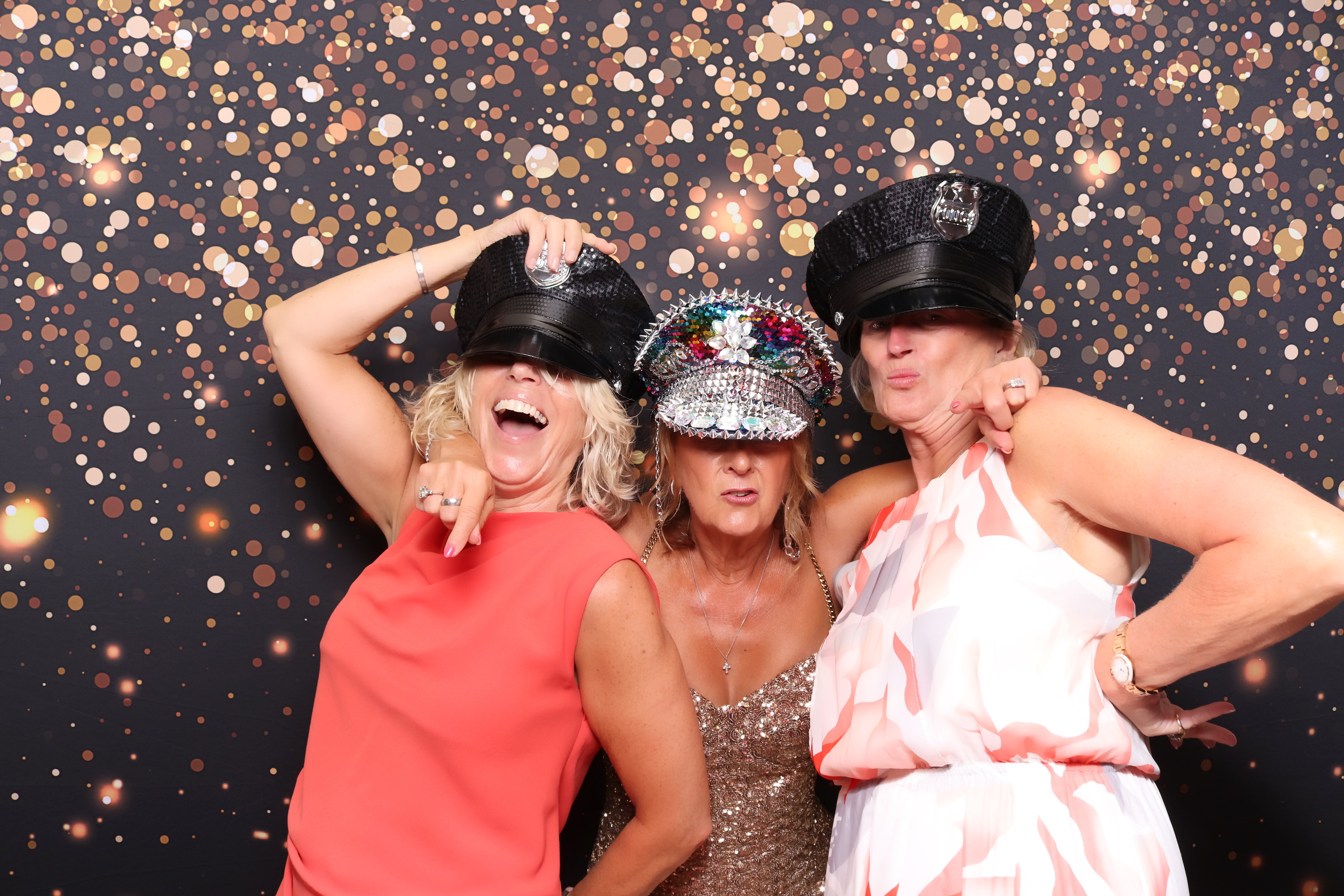 Lynda & Chris 40th Aniversary  | View more photos from the event at gallery.pbooth.co.uk/u/ThePboothCompany/Lynda-Chris-40th-Aniversary