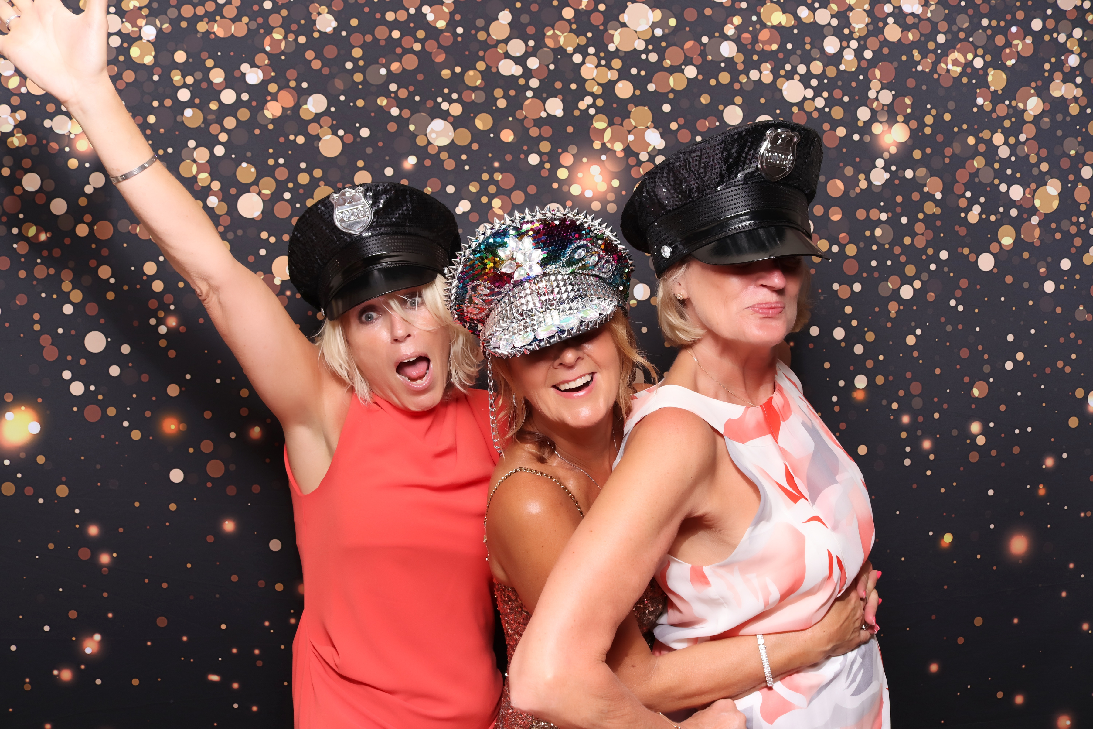 Lynda & Chris 40th Aniversary  | View more photos from the event at gallery.pbooth.co.uk/u/ThePboothCompany/Lynda-Chris-40th-Aniversary