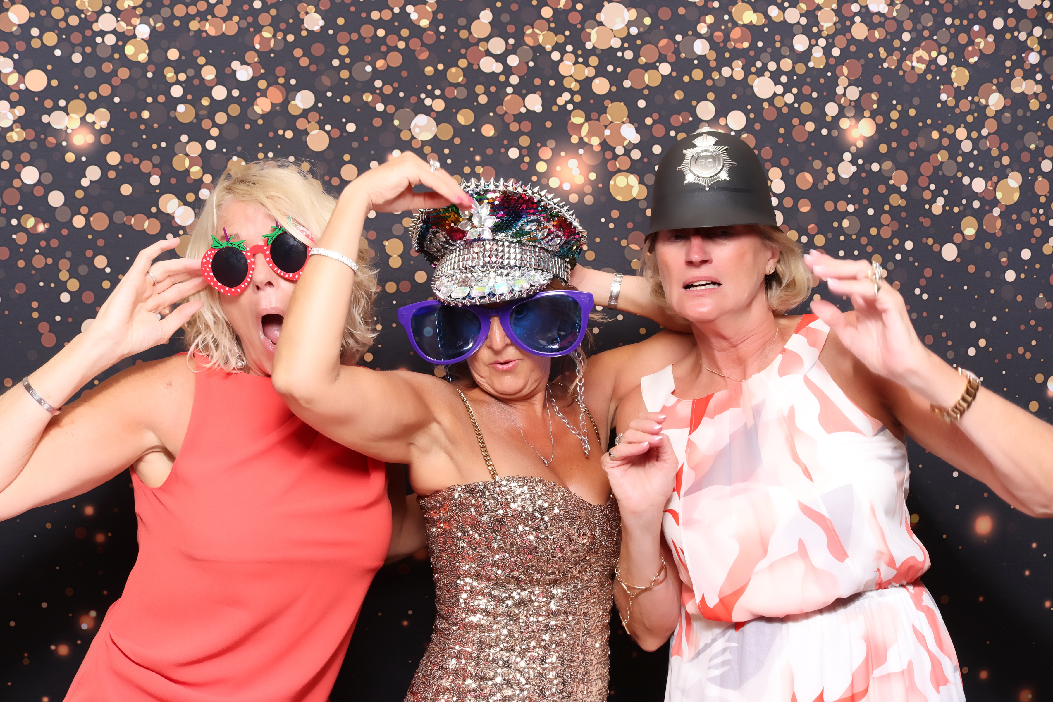 Lynda & Chris 40th Aniversary  | View more photos from the event at gallery.pbooth.co.uk/u/ThePboothCompany/Lynda-Chris-40th-Aniversary