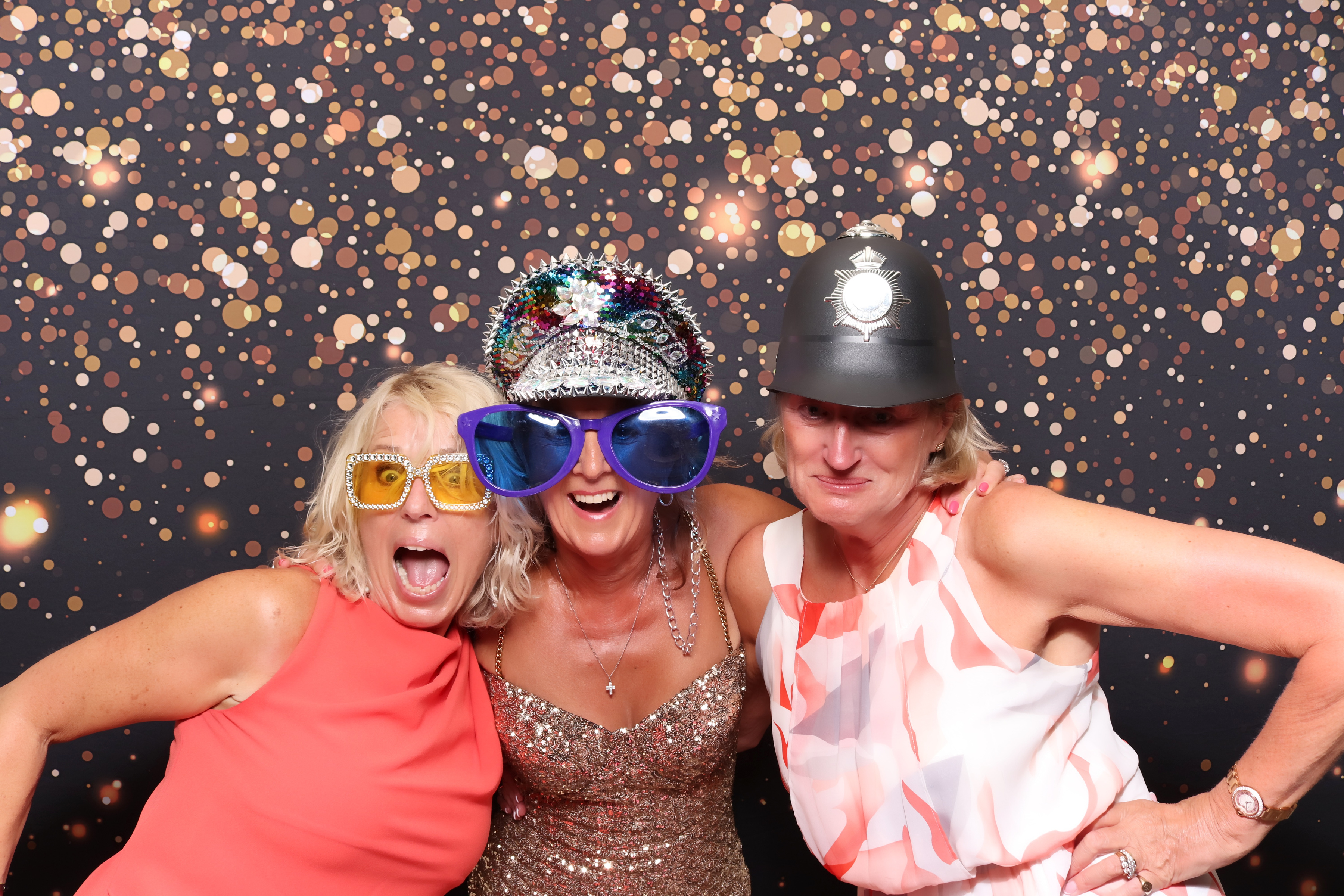 Lynda & Chris 40th Aniversary  | View more photos from the event at gallery.pbooth.co.uk/u/ThePboothCompany/Lynda-Chris-40th-Aniversary