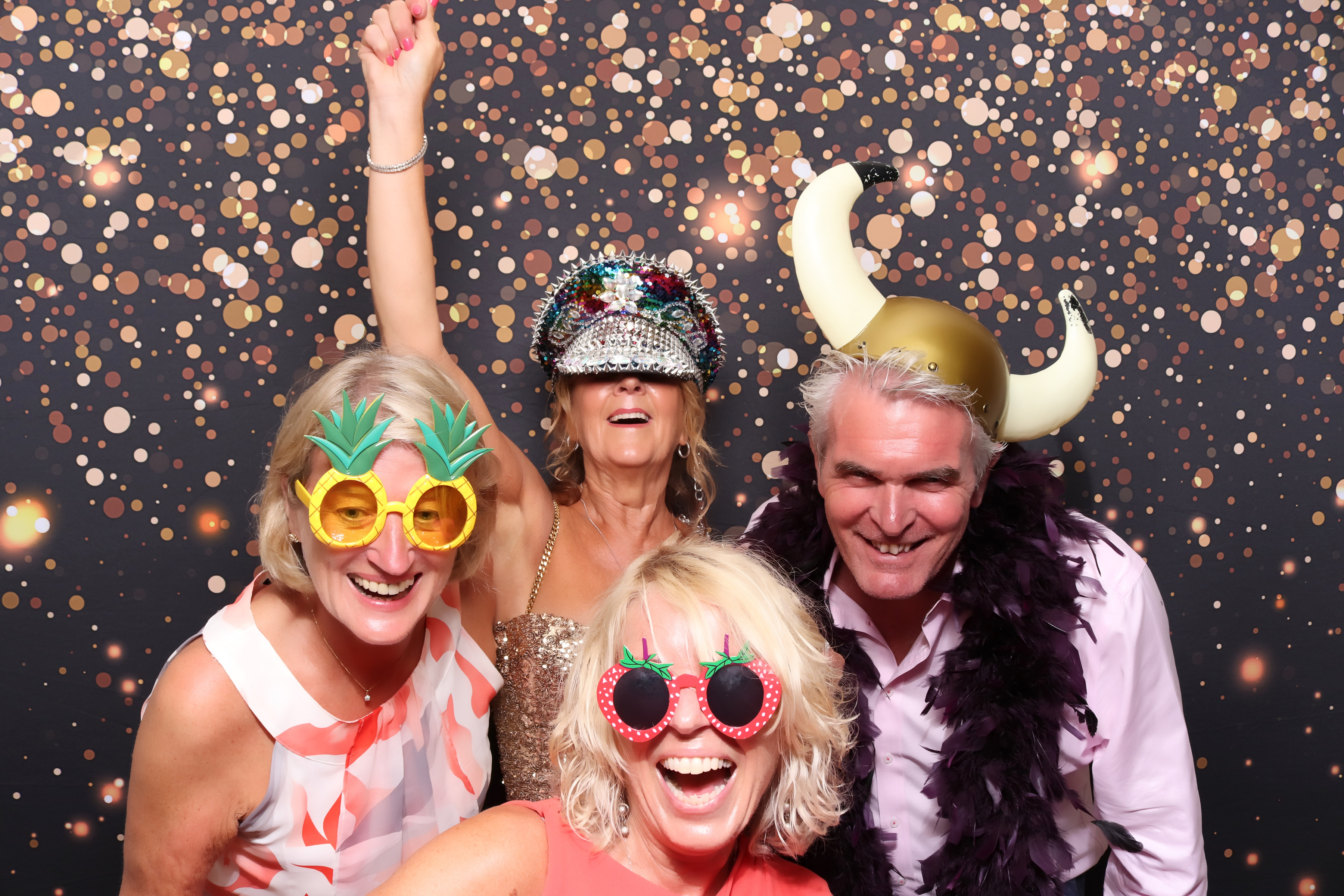 Lynda & Chris 40th Aniversary  | View more photos from the event at gallery.pbooth.co.uk/u/ThePboothCompany/Lynda-Chris-40th-Aniversary