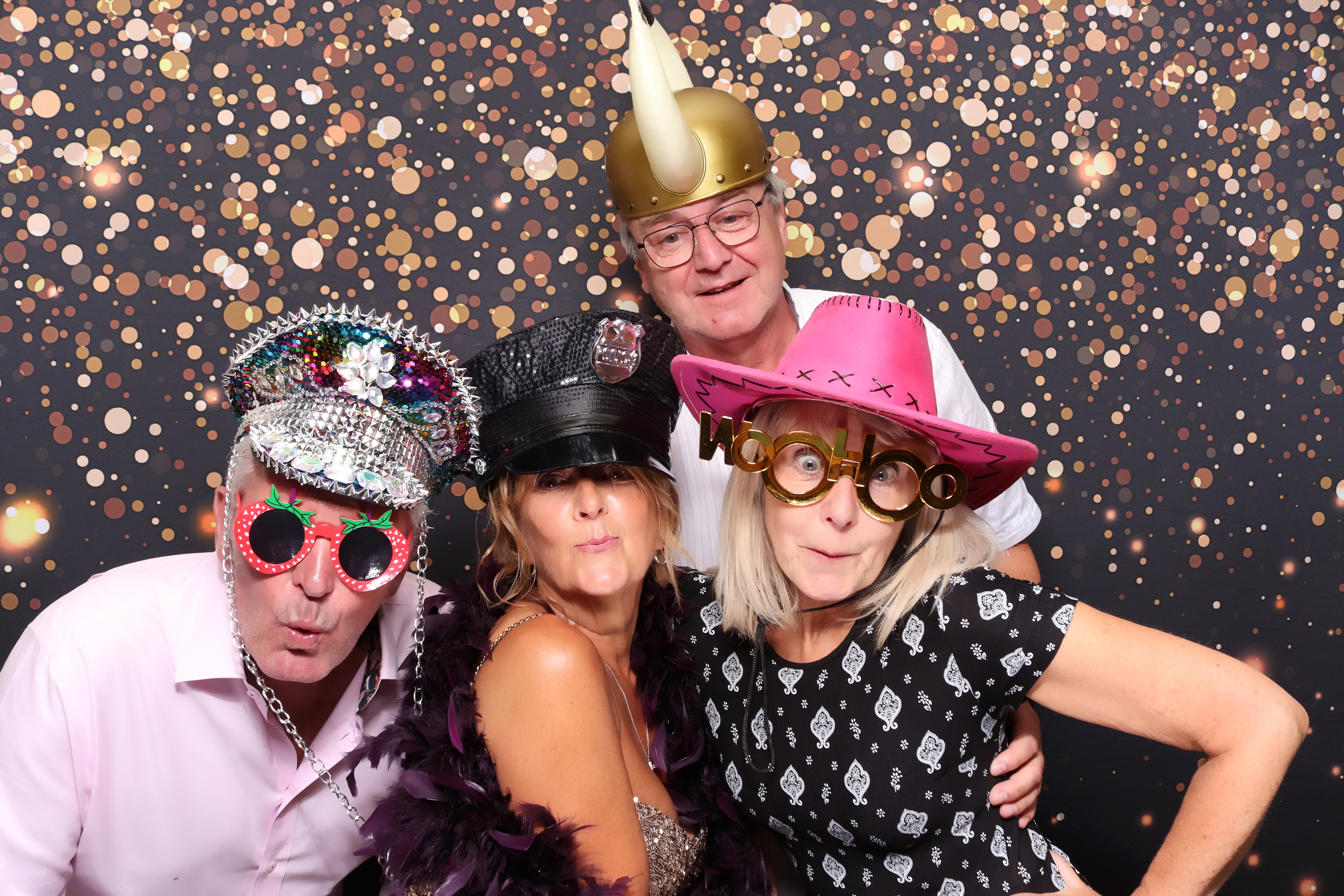 Lynda & Chris 40th Aniversary  | View more photos from the event at gallery.pbooth.co.uk/u/ThePboothCompany/Lynda-Chris-40th-Aniversary