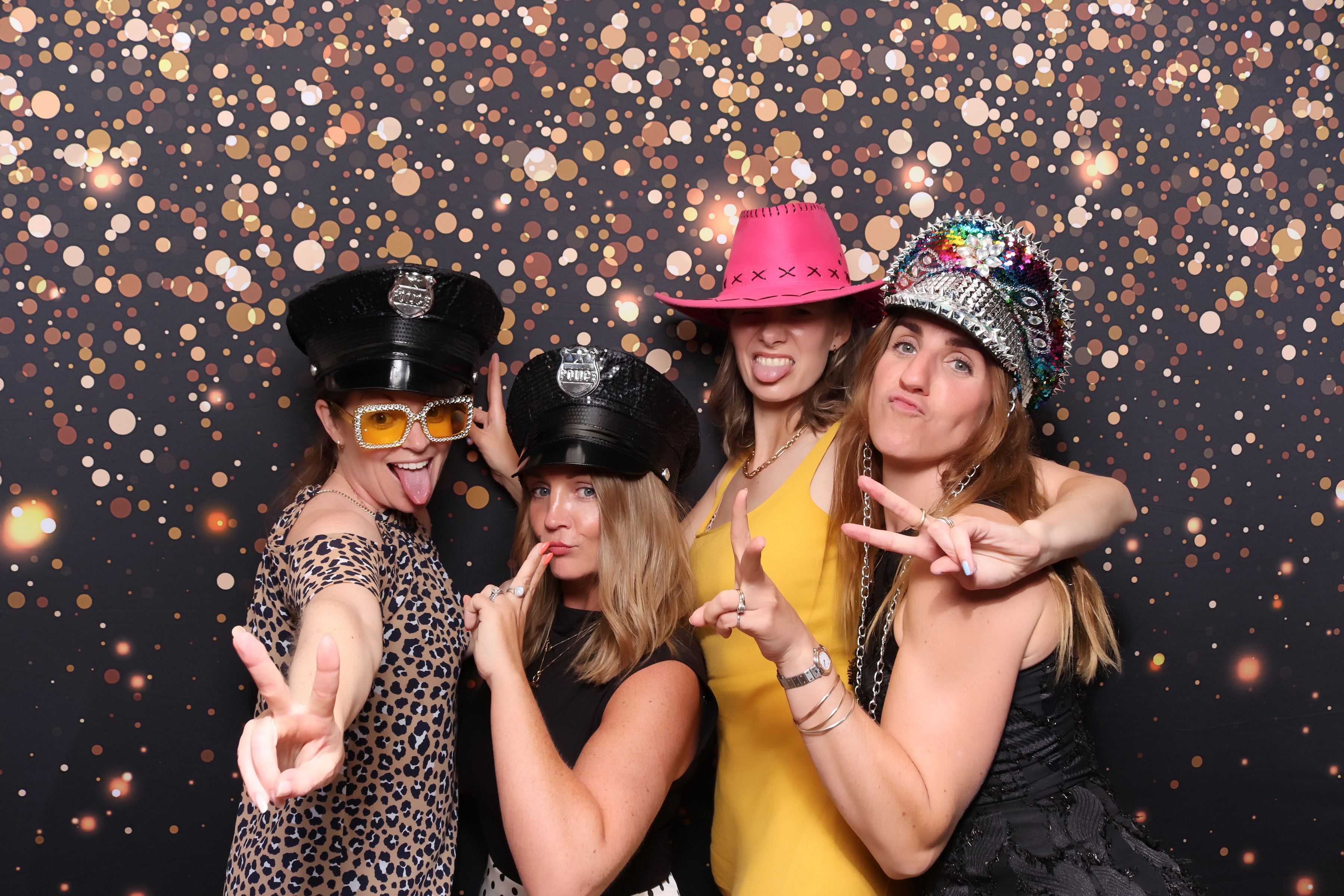 Lynda & Chris 40th Aniversary  | View more photos from the event at gallery.pbooth.co.uk/u/ThePboothCompany/Lynda-Chris-40th-Aniversary