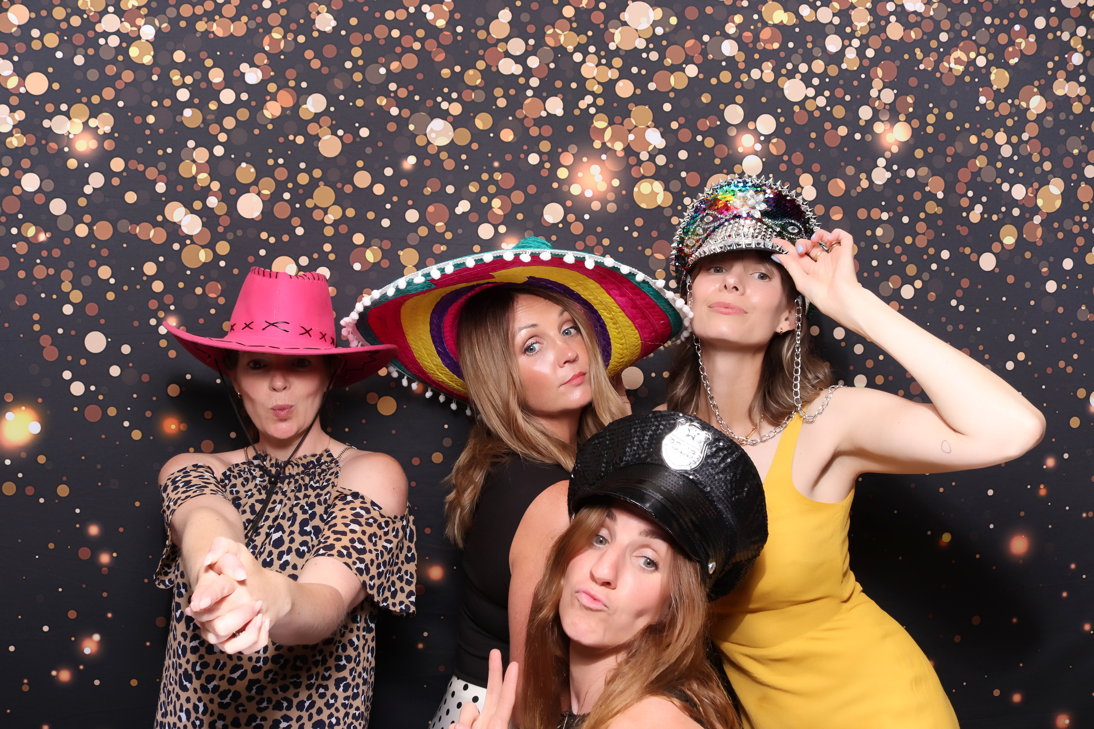 Lynda & Chris 40th Aniversary  | View more photos from the event at gallery.pbooth.co.uk/u/ThePboothCompany/Lynda-Chris-40th-Aniversary