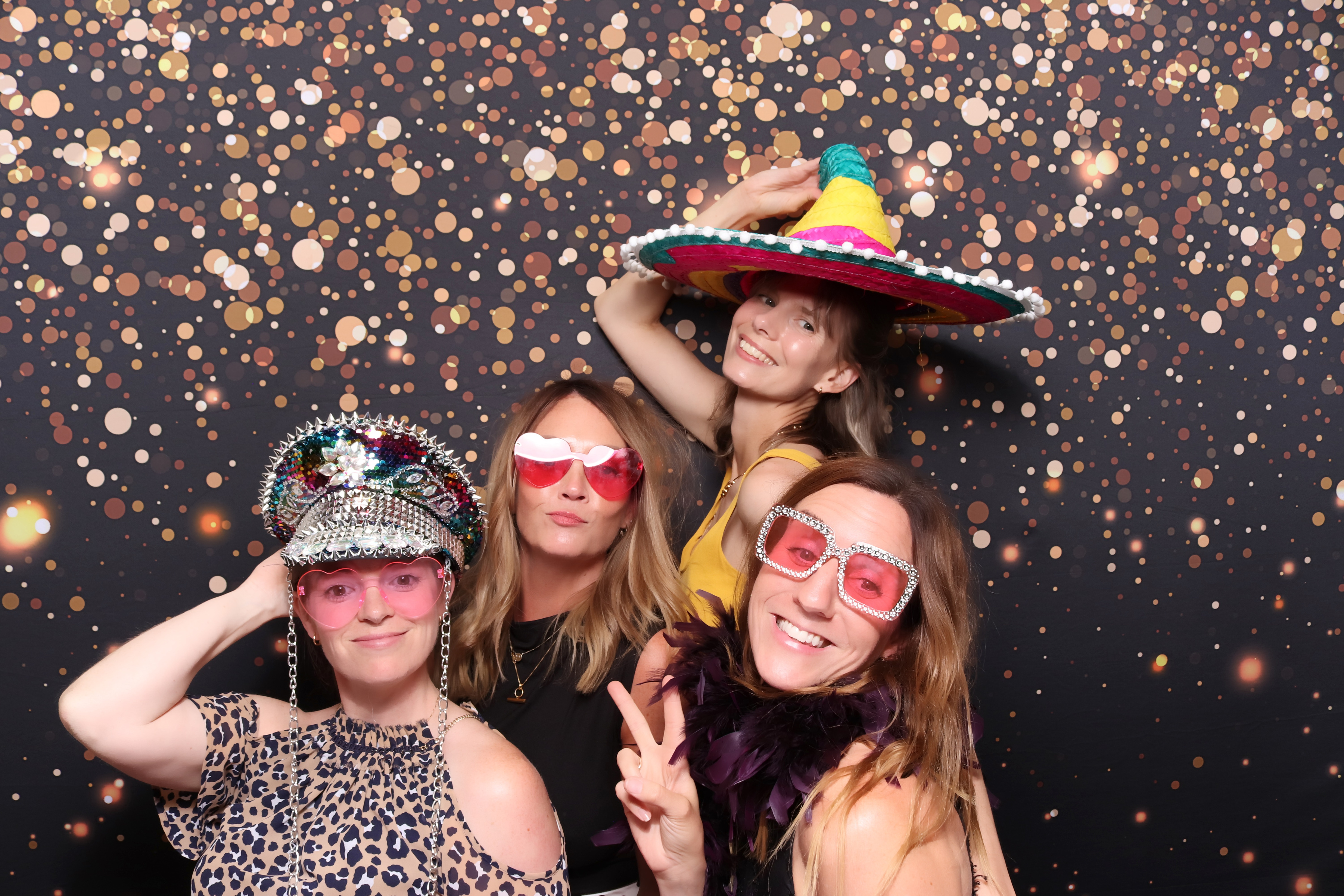 Lynda & Chris 40th Aniversary  | View more photos from the event at gallery.pbooth.co.uk/u/ThePboothCompany/Lynda-Chris-40th-Aniversary