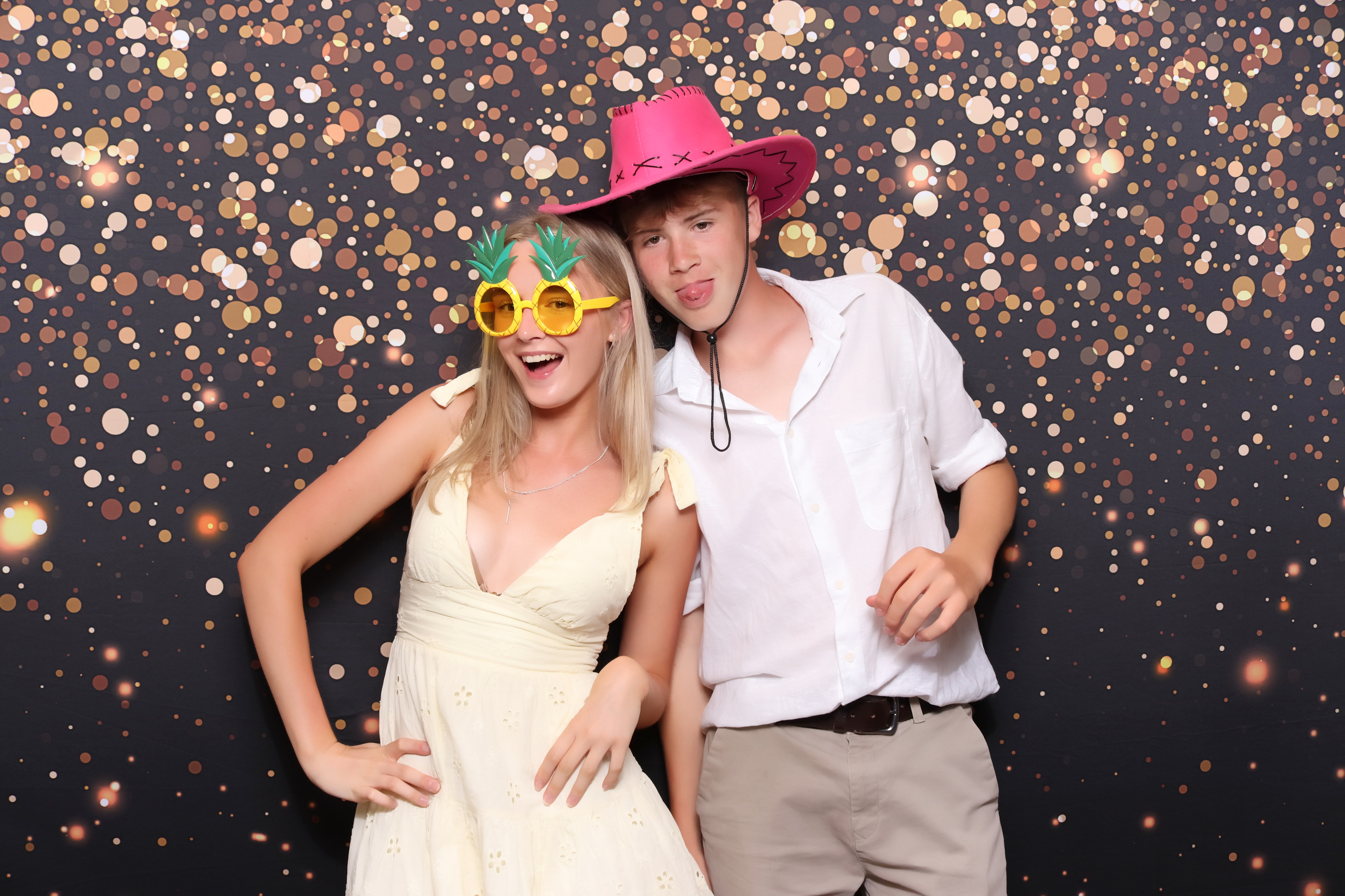 Lynda & Chris 40th Aniversary  | View more photos from the event at gallery.pbooth.co.uk/u/ThePboothCompany/Lynda-Chris-40th-Aniversary