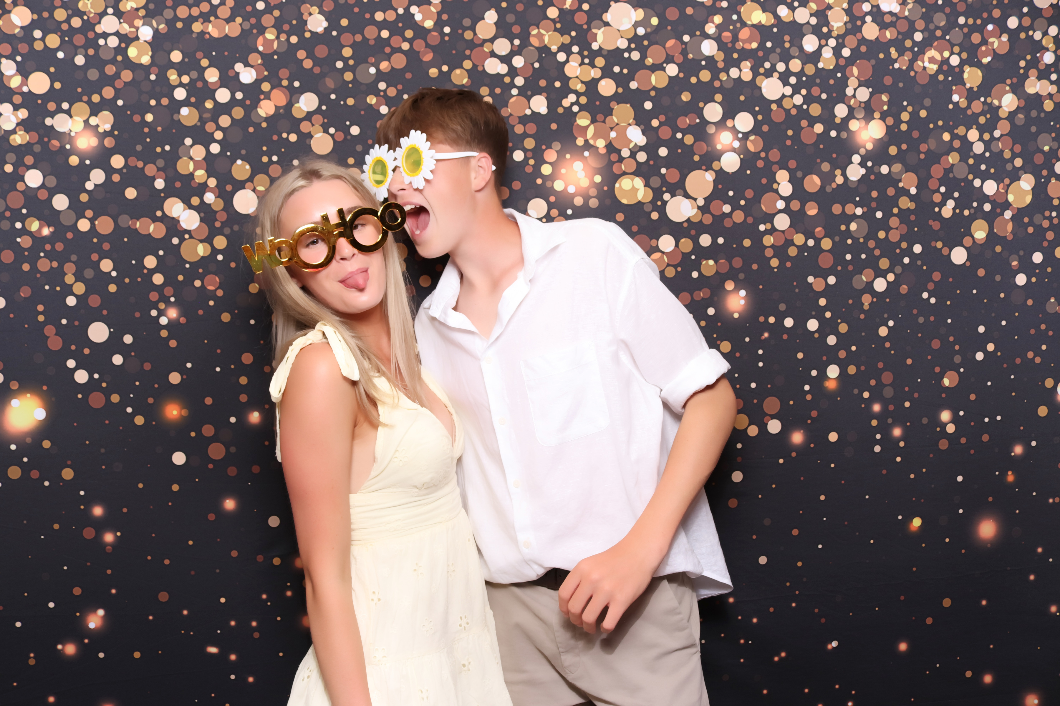 Lynda & Chris 40th Aniversary  | View more photos from the event at gallery.pbooth.co.uk/u/ThePboothCompany/Lynda-Chris-40th-Aniversary