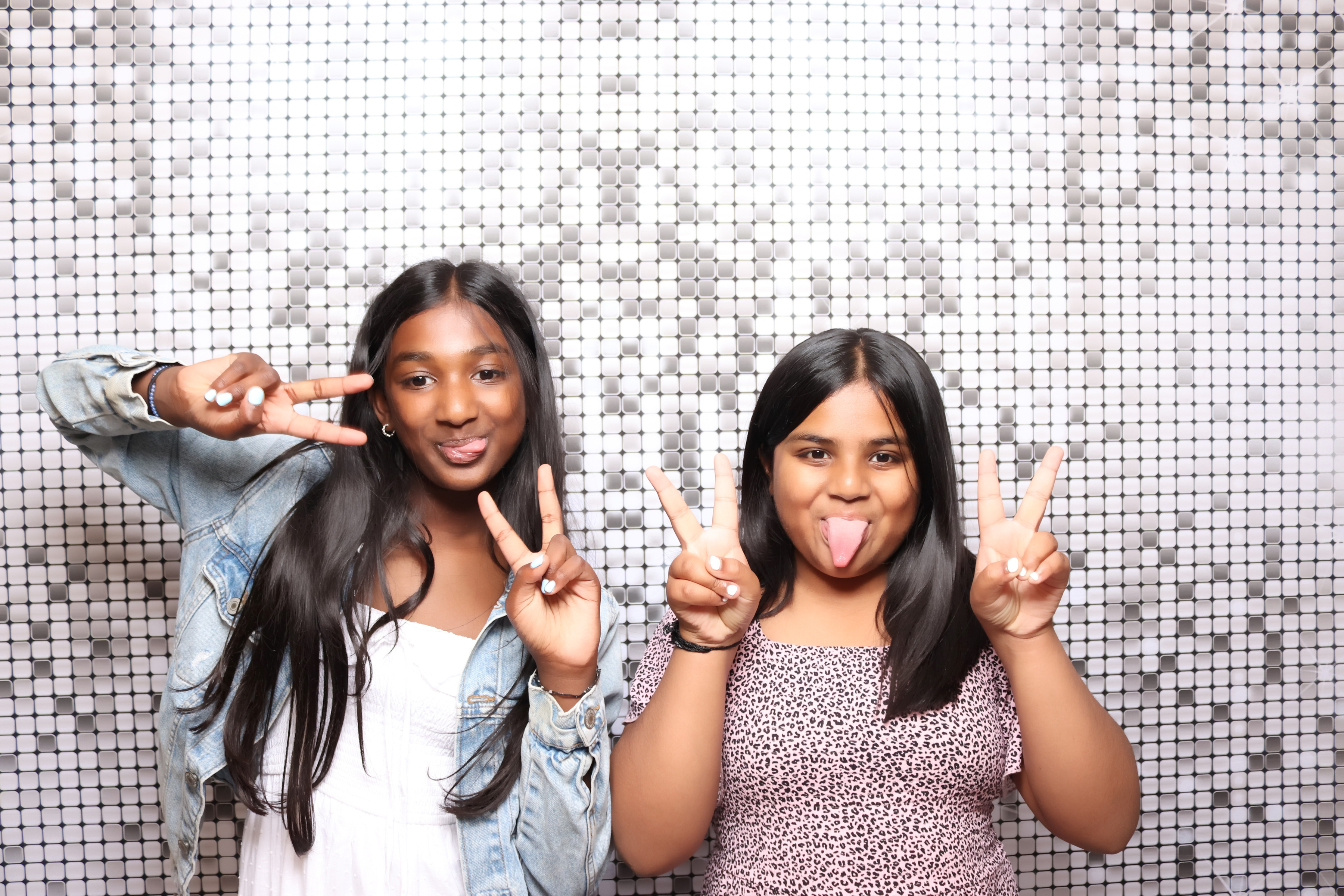 Niv's 50th Birthday | View more photos from the event at gallery.pbooth.co.uk/u/ThePboothCompany/Nivs-50th-Birthday