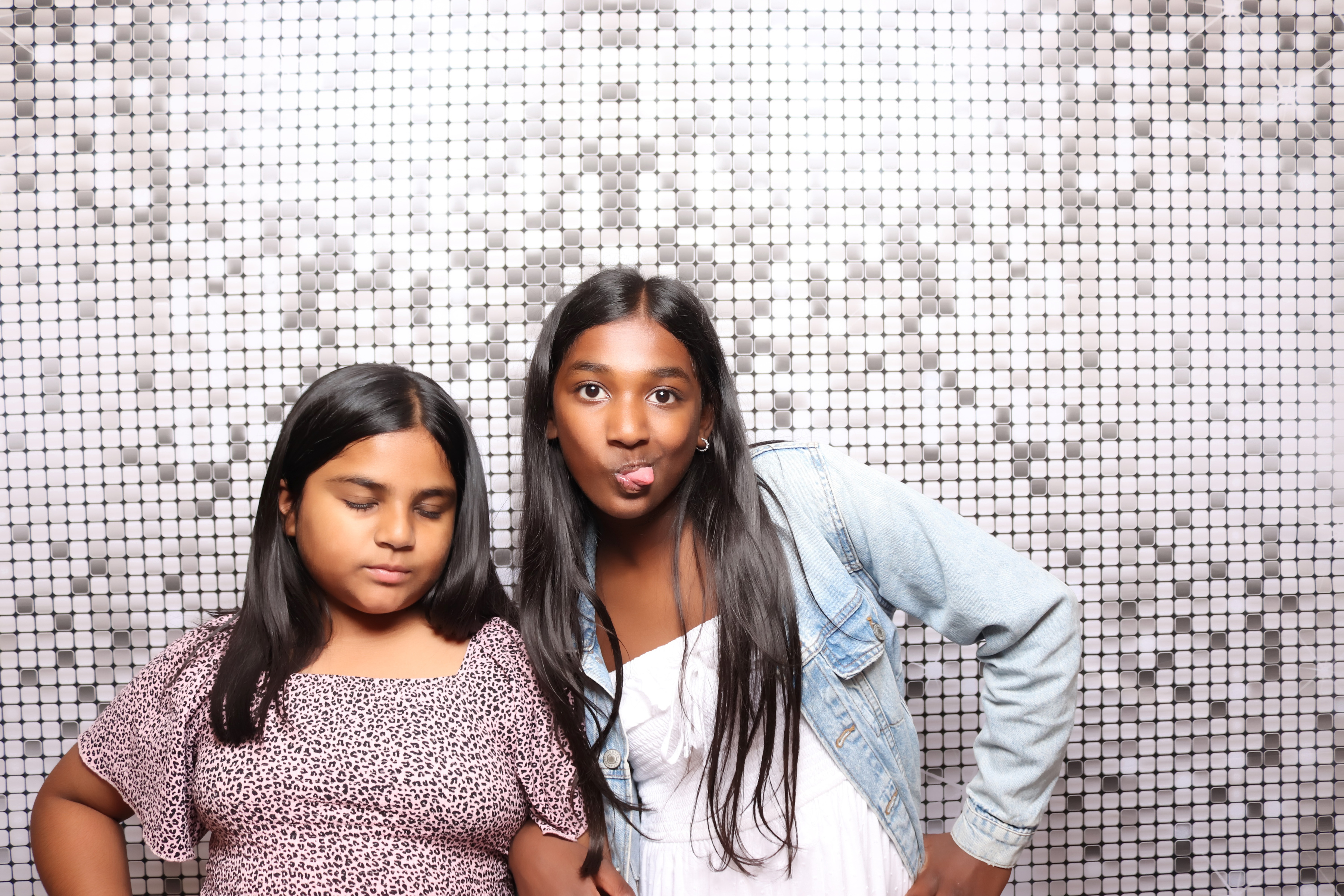 Niv's 50th Birthday | View more photos from the event at gallery.pbooth.co.uk/u/ThePboothCompany/Nivs-50th-Birthday