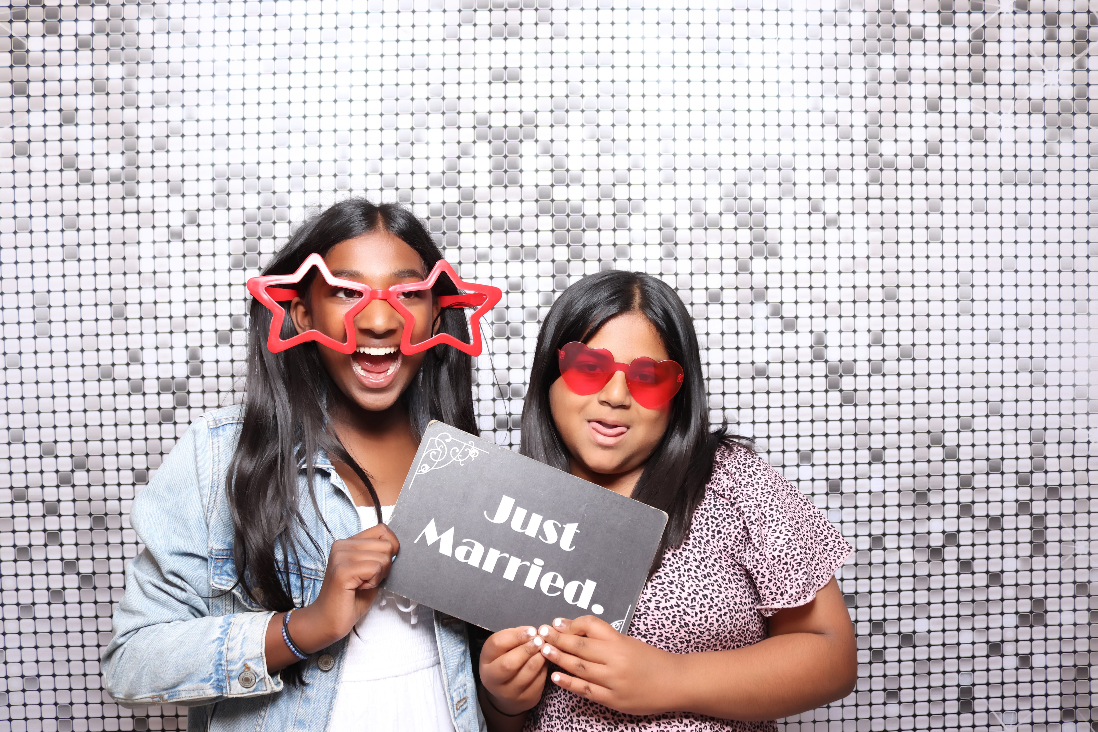 Niv's 50th Birthday | View more photos from the event at gallery.pbooth.co.uk/u/ThePboothCompany/Nivs-50th-Birthday