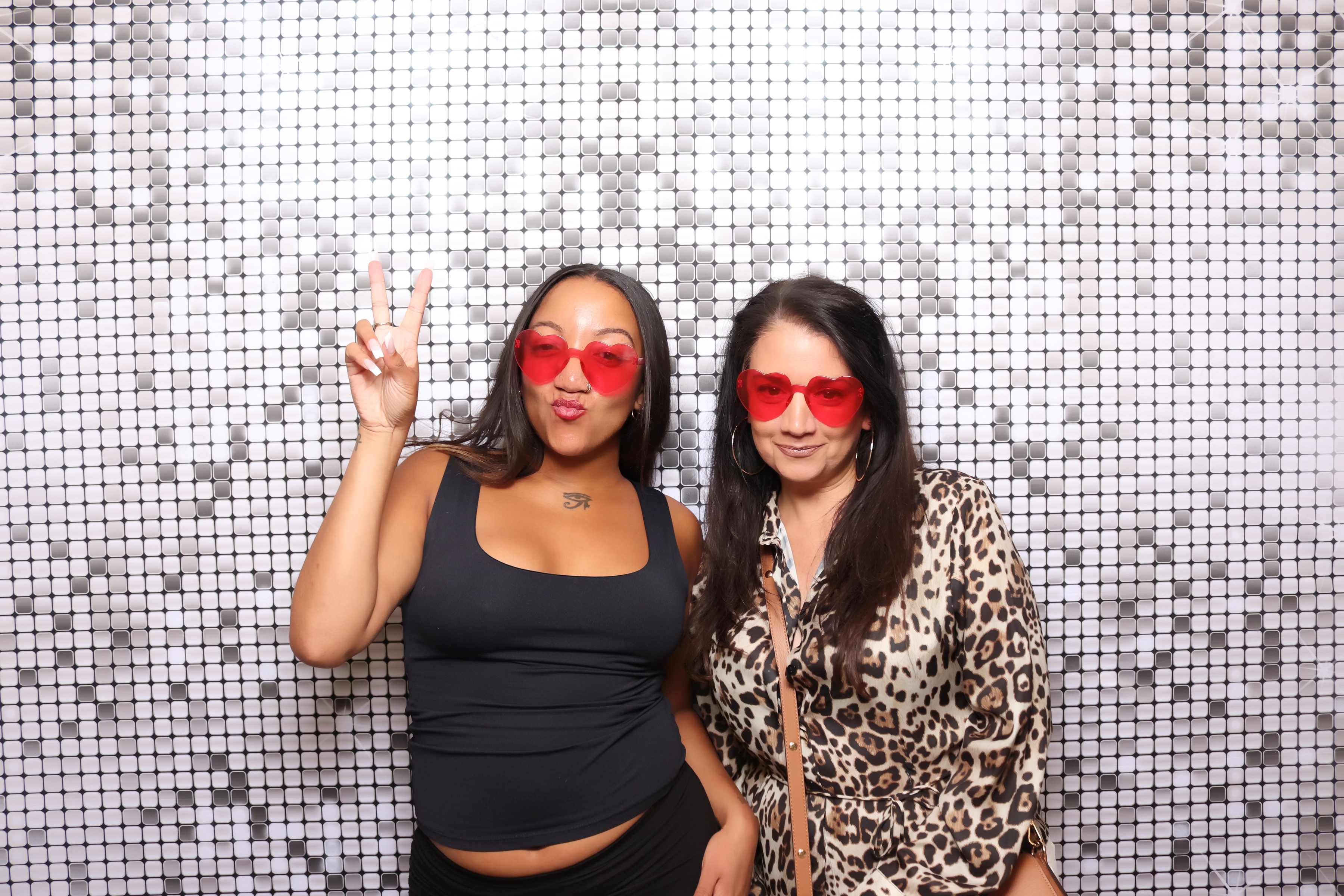 Niv's 50th Birthday | View more photos from the event at gallery.pbooth.co.uk/u/ThePboothCompany/Nivs-50th-Birthday