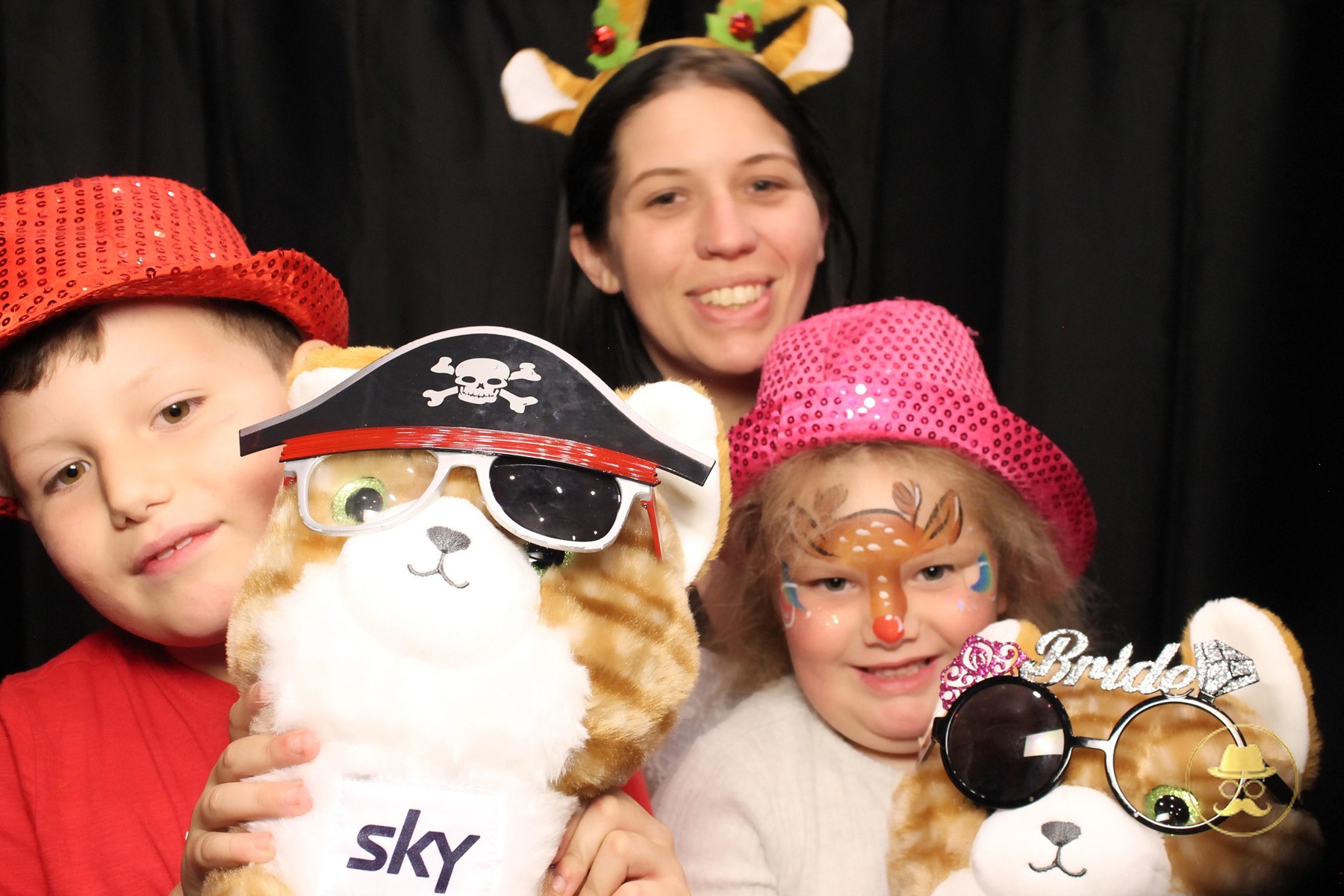 Special Children's Christmas Party | View more photos from the event at chchgallery.classicphotobooths.co.nz/u/chchcpbgallery/Special-Childrens-Christmas-Party-3