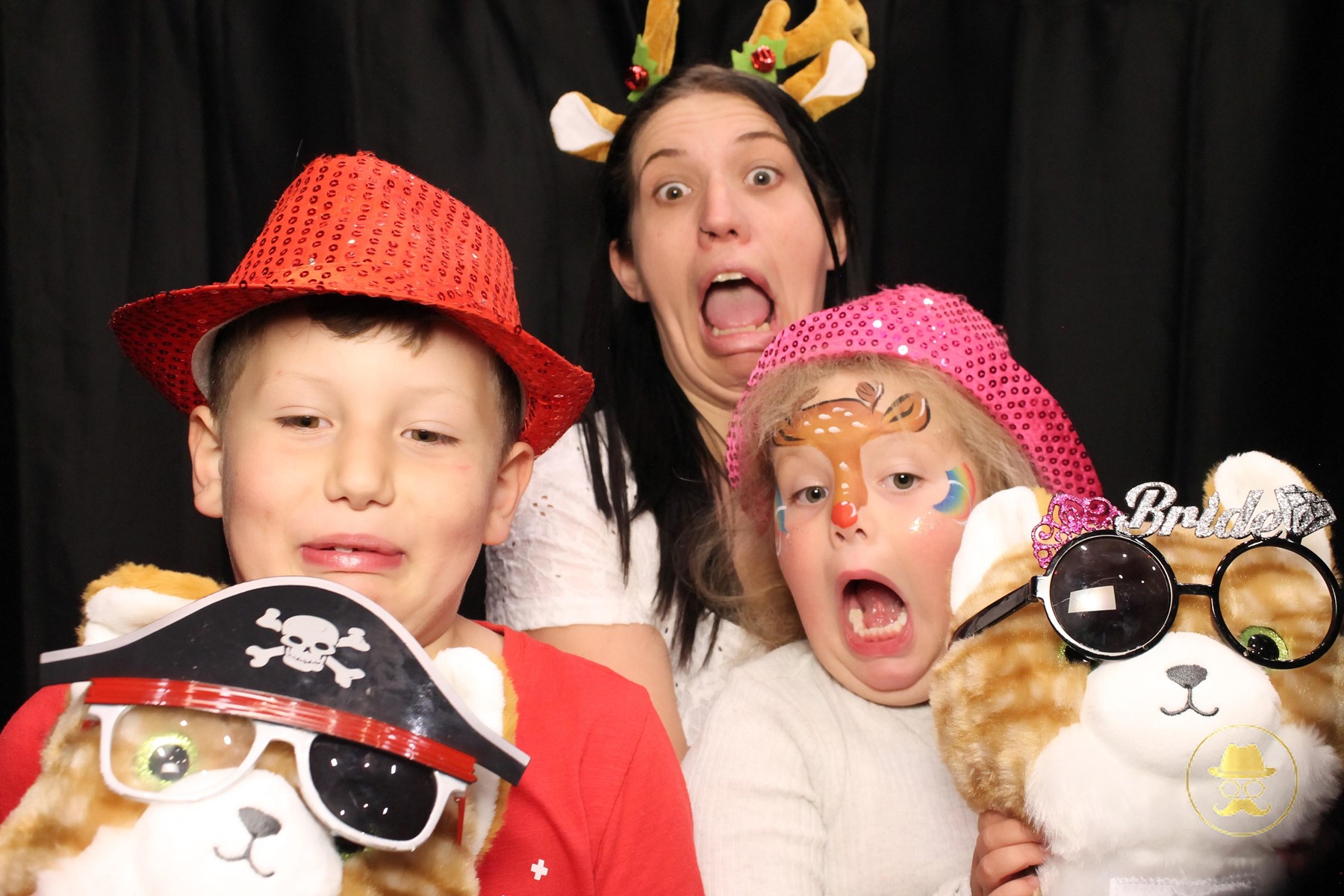 Special Children's Christmas Party | View more photos from the event at chchgallery.classicphotobooths.co.nz/u/chchcpbgallery/Special-Childrens-Christmas-Party-3