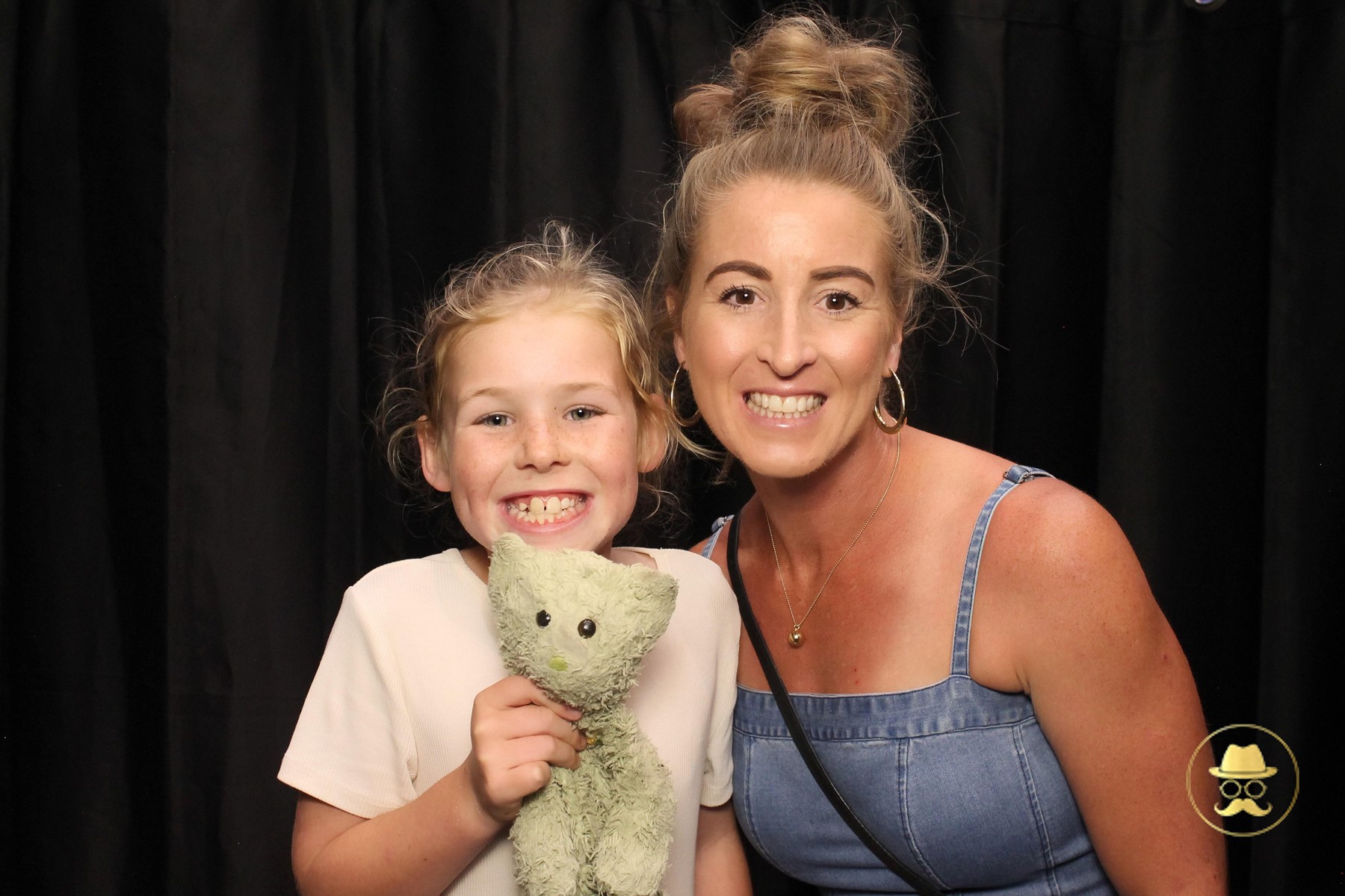 Special Children's Christmas Party | View more photos from the event at chchgallery.classicphotobooths.co.nz/u/chchcpbgallery/Special-Childrens-Christmas-Party-3