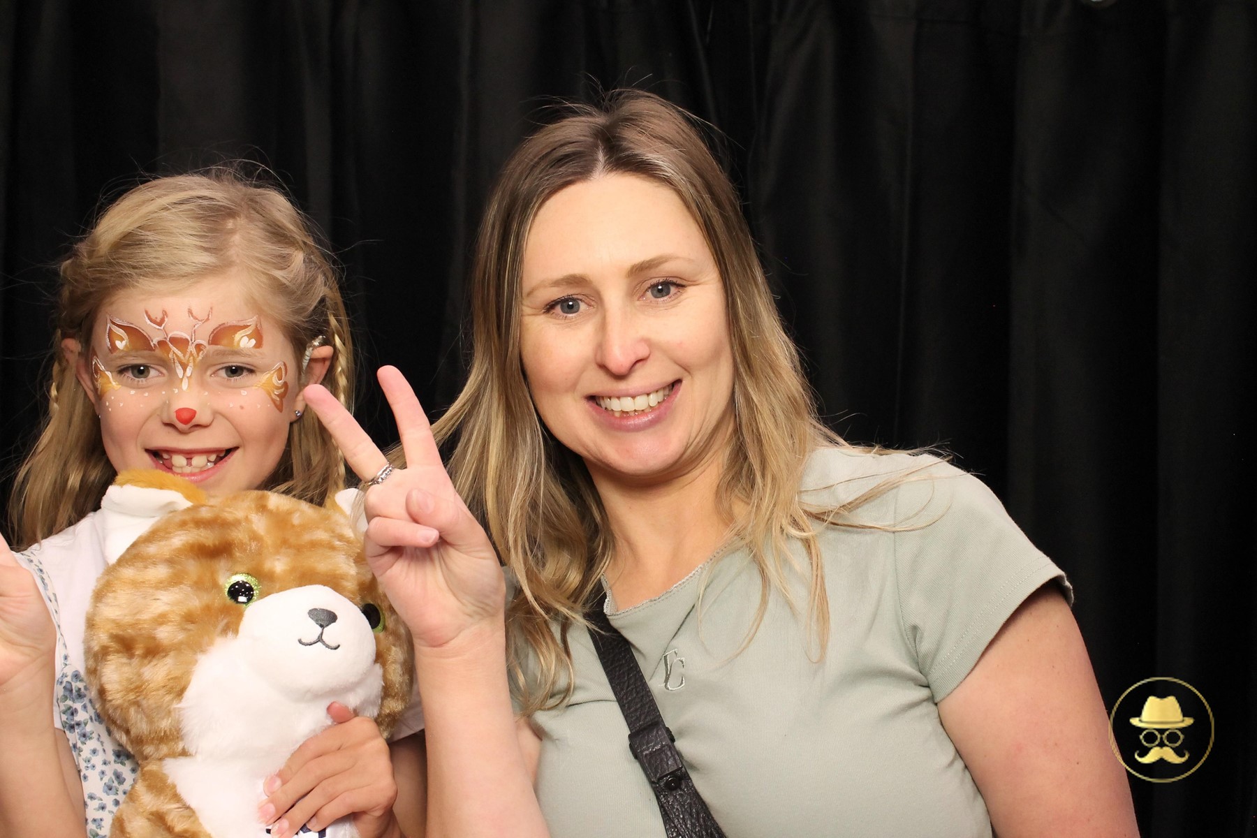 Special Children's Christmas Party | View more photos from the event at chchgallery.classicphotobooths.co.nz/u/chchcpbgallery/Special-Childrens-Christmas-Party-3