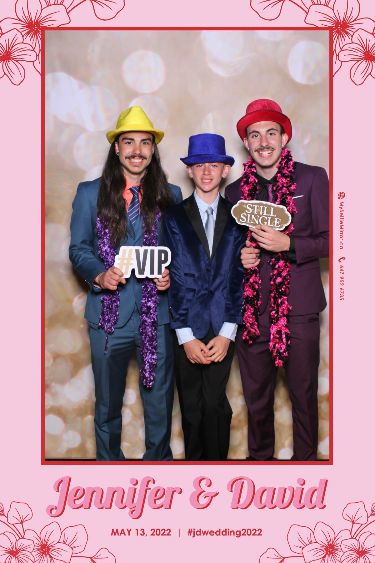 Jenn & David | View more photos from the event at gallery.myselfiemirror.ca/u/romanmyselfiemirrorca/Jenn-David