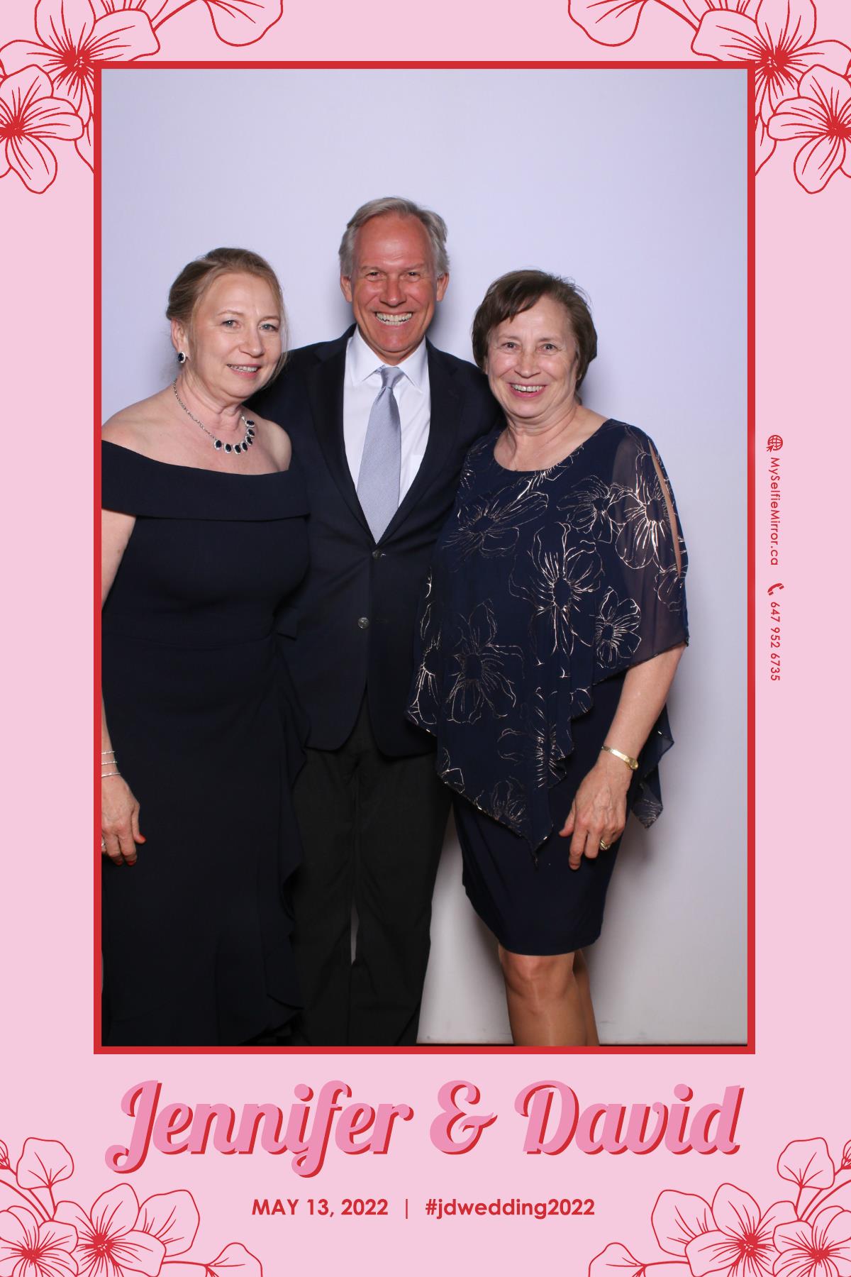 Jenn & David | View more photos from the event at gallery.myselfiemirror.ca/u/romanmyselfiemirrorca/Jenn-David