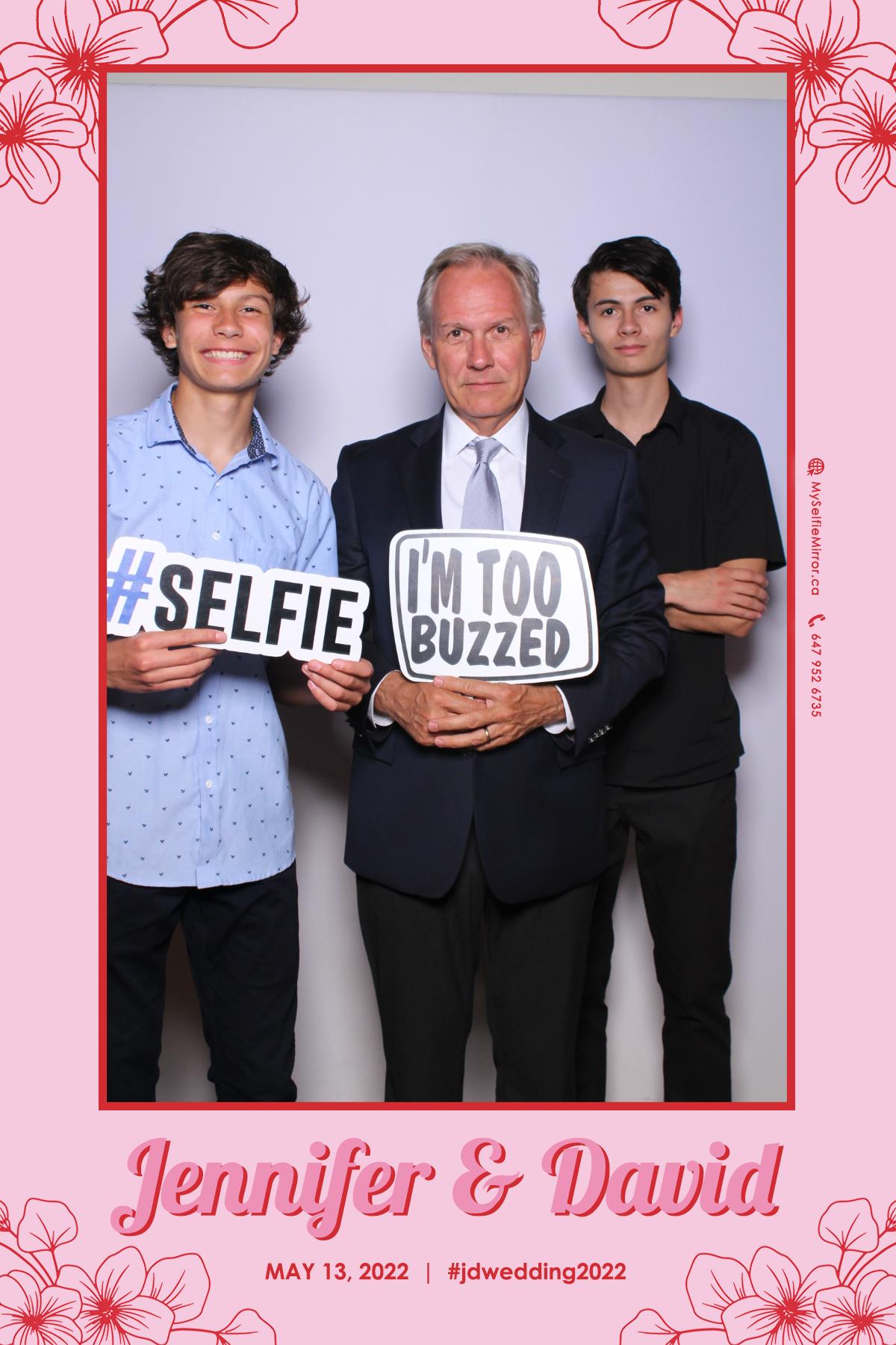 Jenn & David | View more photos from the event at gallery.myselfiemirror.ca/u/romanmyselfiemirrorca/Jenn-David