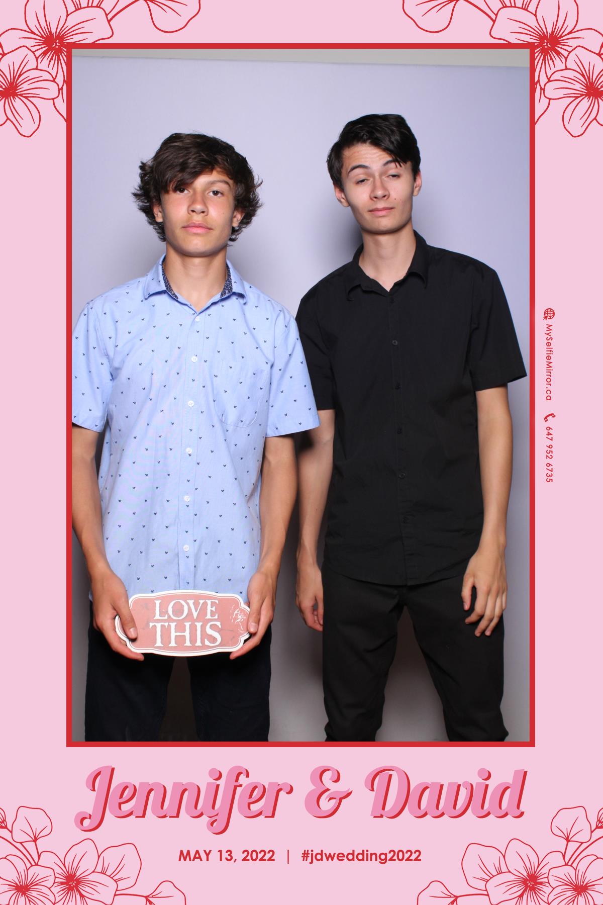 Jenn & David | View more photos from the event at gallery.myselfiemirror.ca/u/romanmyselfiemirrorca/Jenn-David