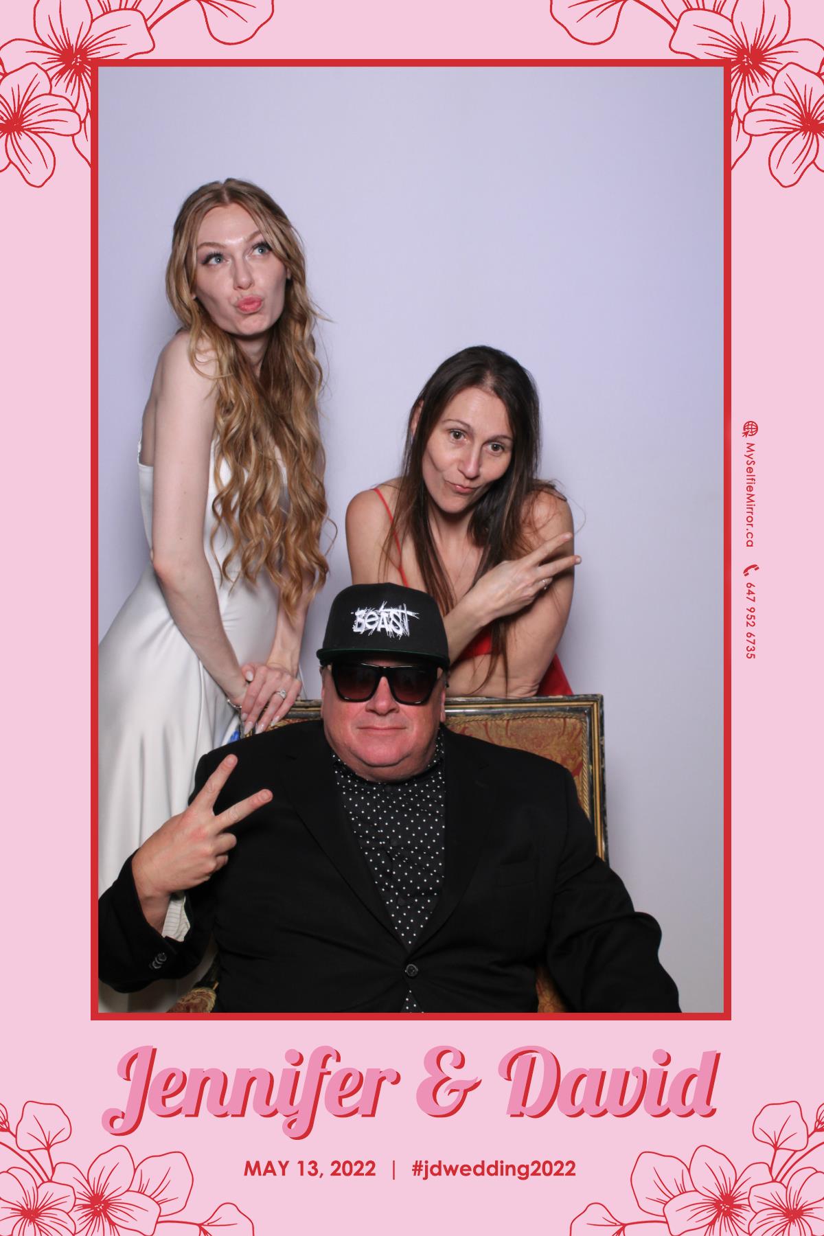 Jenn & David | View more photos from the event at gallery.myselfiemirror.ca/u/romanmyselfiemirrorca/Jenn-David