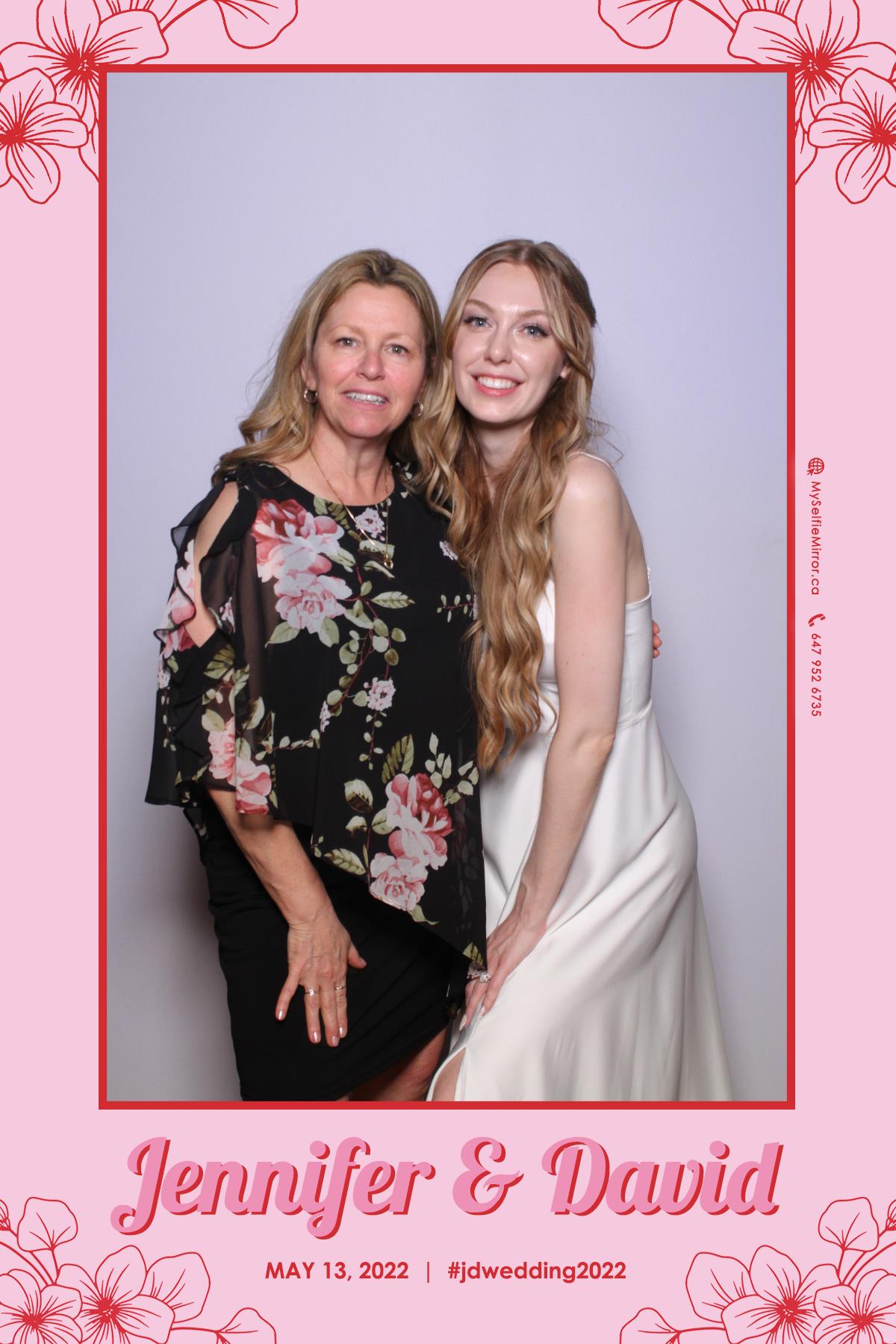 Jenn & David | View more photos from the event at gallery.myselfiemirror.ca/u/romanmyselfiemirrorca/Jenn-David