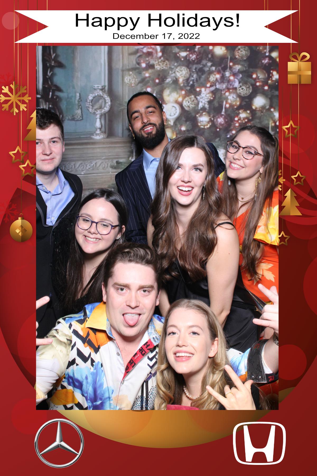 MB Burlington Christmas Party | View more photos from the event at gallery.myselfiemirror.ca/u/romanmyselfiemirrorca/MB-Burlington-Christmas-Party