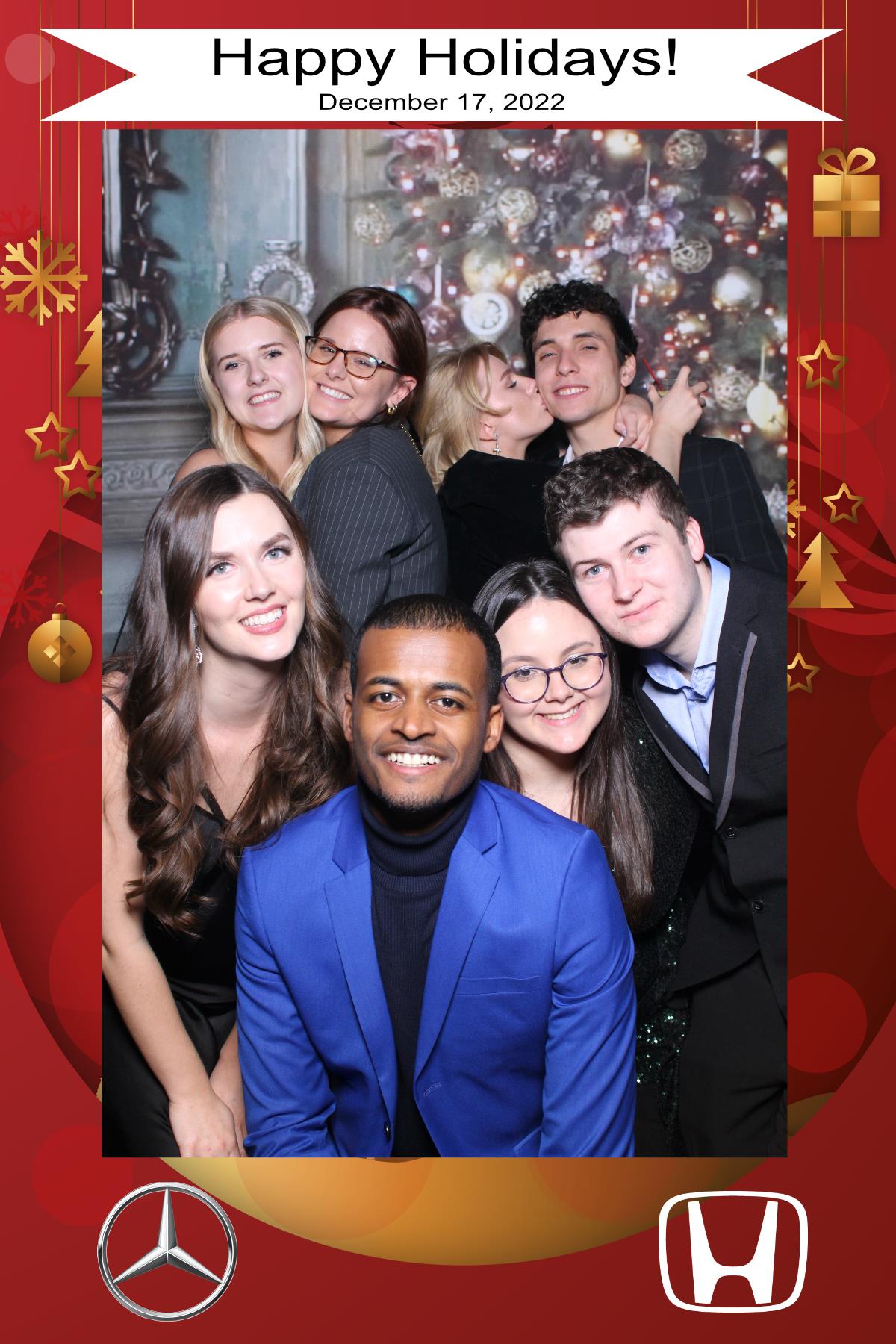 MB Burlington Christmas Party | View more photos from the event at gallery.myselfiemirror.ca/u/romanmyselfiemirrorca/MB-Burlington-Christmas-Party
