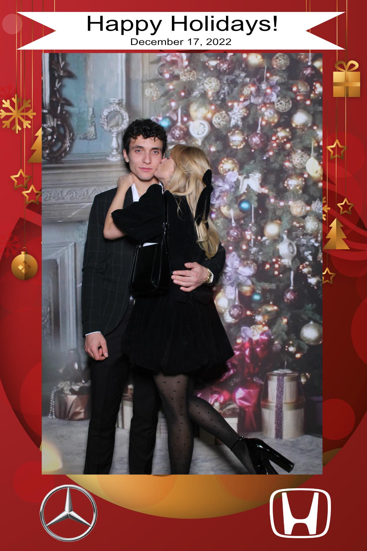 MB Burlington Christmas Party | View more photos from the event at gallery.myselfiemirror.ca/u/romanmyselfiemirrorca/MB-Burlington-Christmas-Party