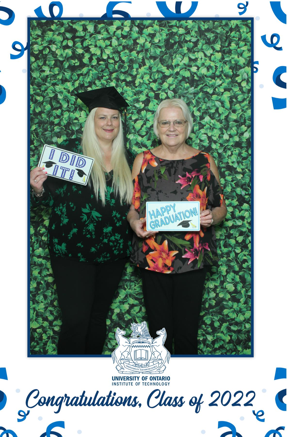 Ontario University Convocation 2022 | View more photos from the event at gallery.myselfiemirror.ca/u/romanmyselfiemirrorca/Ontario-University-Convocation-2022