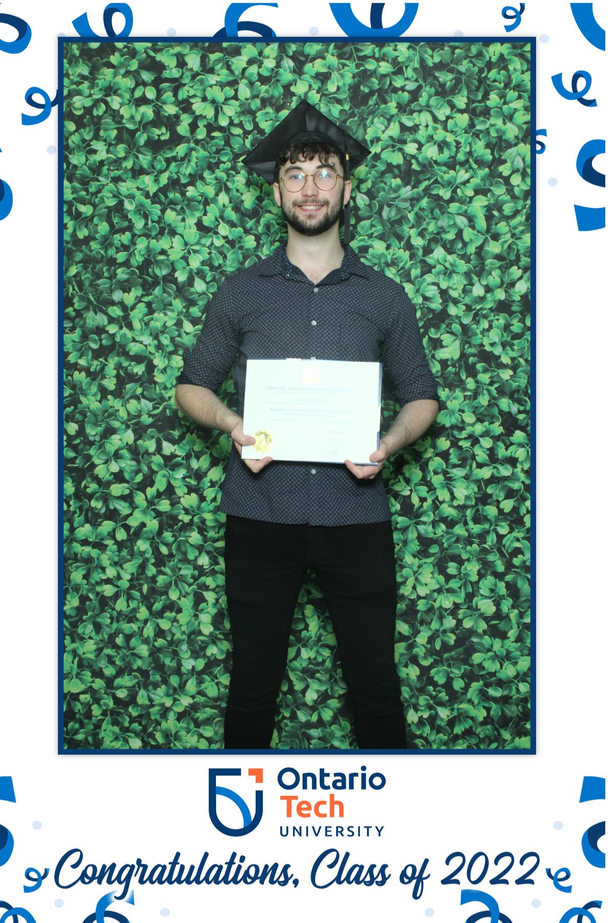 Ontario University Convocation 2022 | View more photos from the event at gallery.myselfiemirror.ca/u/romanmyselfiemirrorca/Ontario-University-Convocation-2022