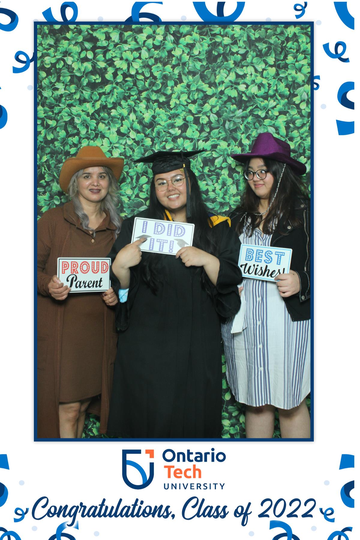 Ontario University Convocation 2022 | View more photos from the event at gallery.myselfiemirror.ca/u/romanmyselfiemirrorca/Ontario-University-Convocation-2022
