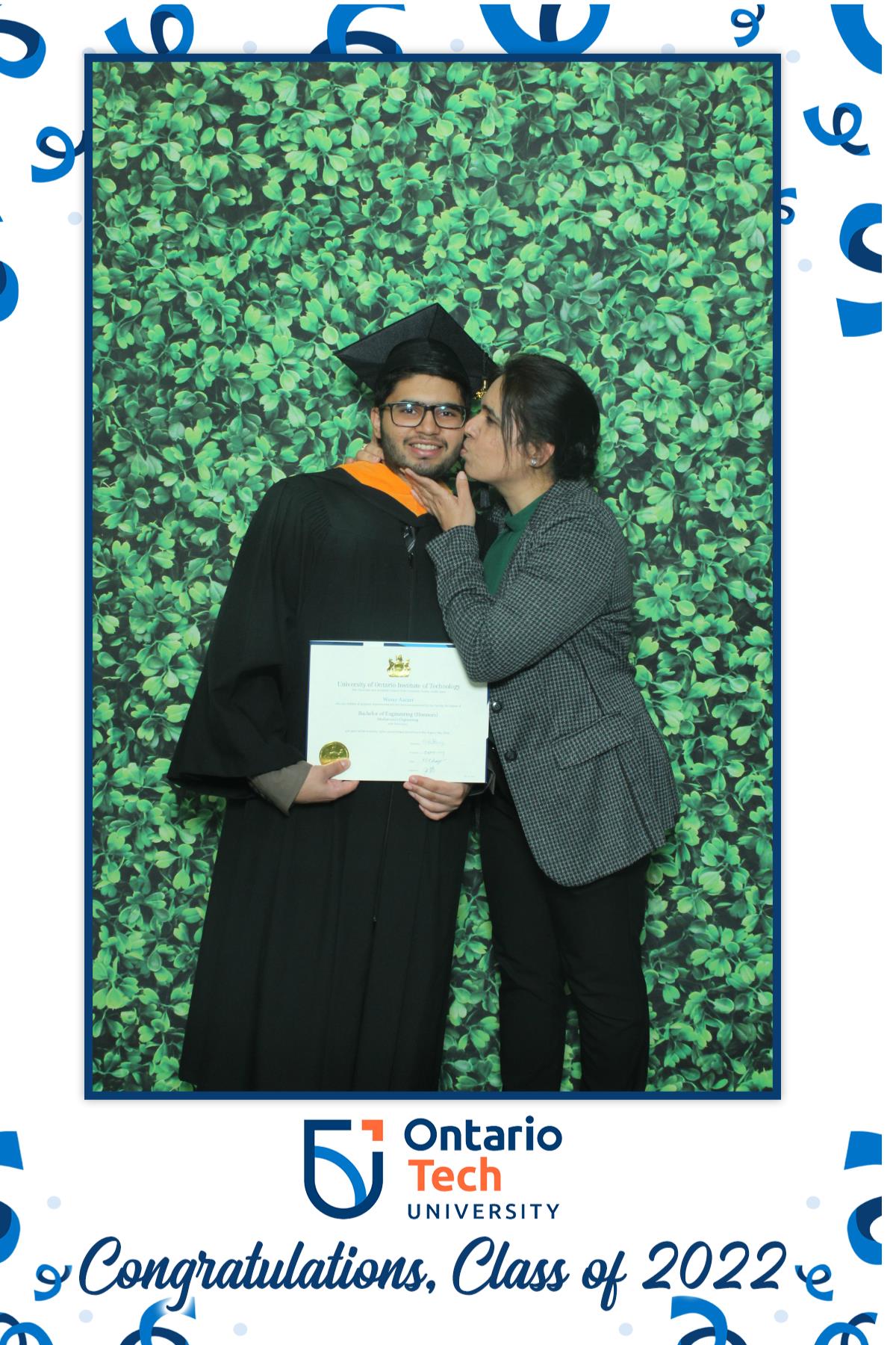 Ontario University Convocation 2022 | View more photos from the event at gallery.myselfiemirror.ca/u/romanmyselfiemirrorca/Ontario-University-Convocation-2022