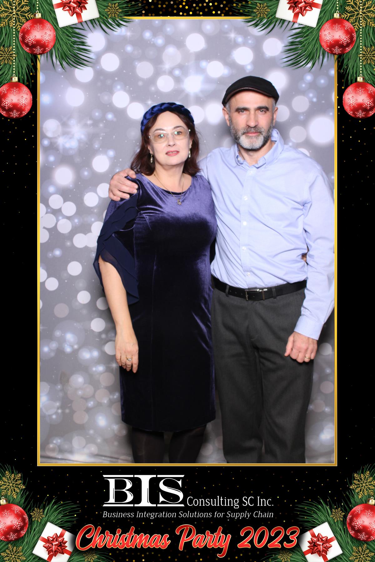 BIS Christmas 2023  | View more photos from the event at gallery.myselfiemirror.ca/u/romanmyselfiemirrorca/BIS-Christmas-2023