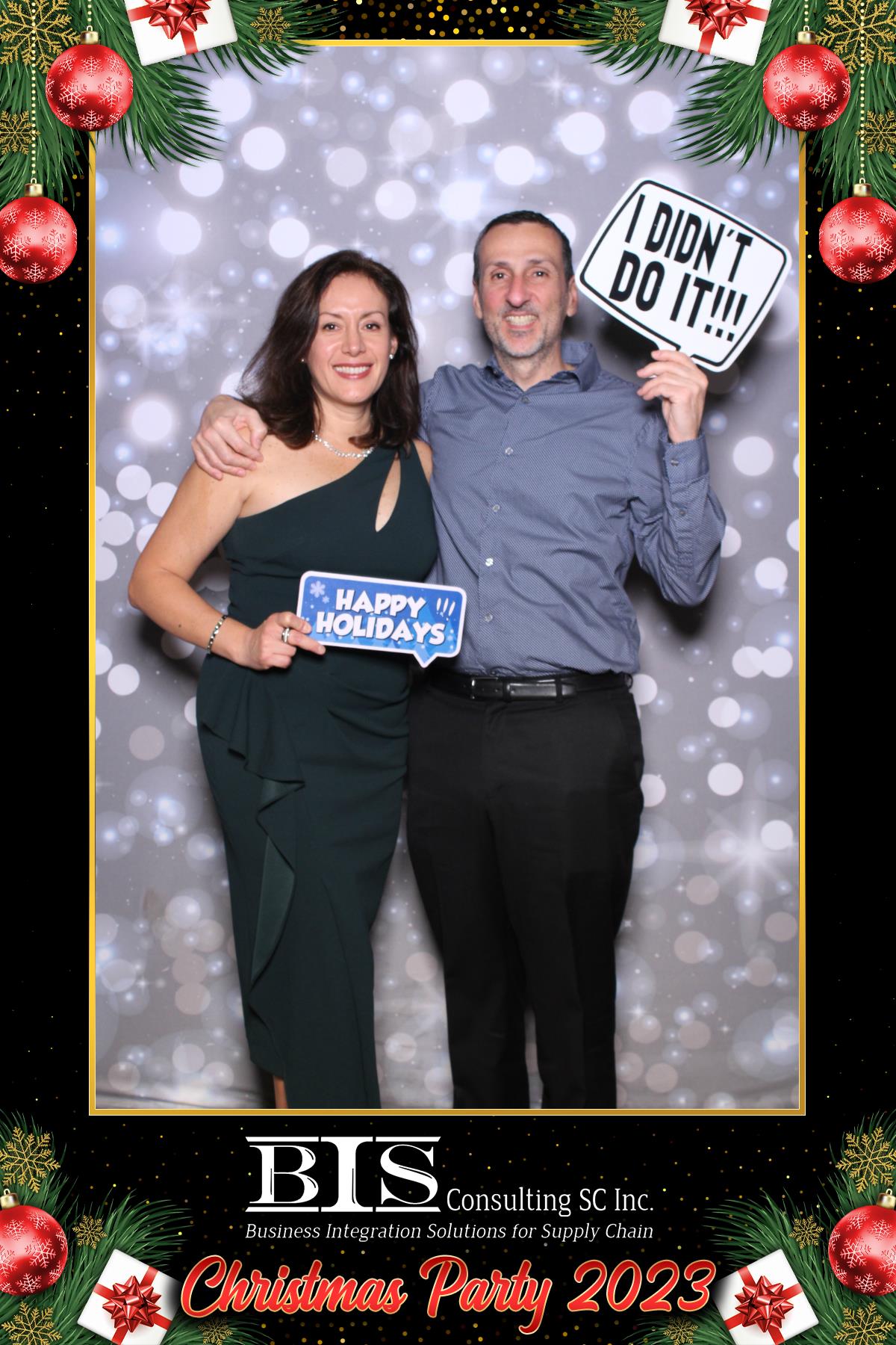 BIS Christmas 2023  | View more photos from the event at gallery.myselfiemirror.ca/u/romanmyselfiemirrorca/BIS-Christmas-2023