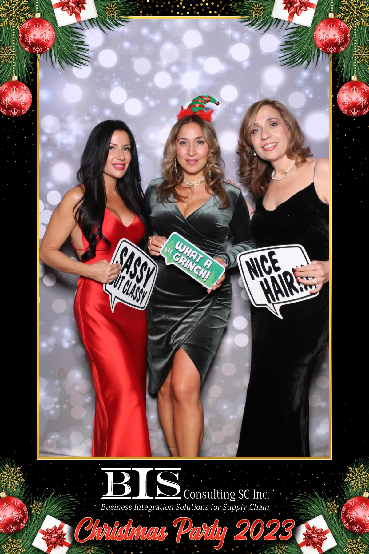 BIS Christmas 2023  | View more photos from the event at gallery.myselfiemirror.ca/u/romanmyselfiemirrorca/BIS-Christmas-2023