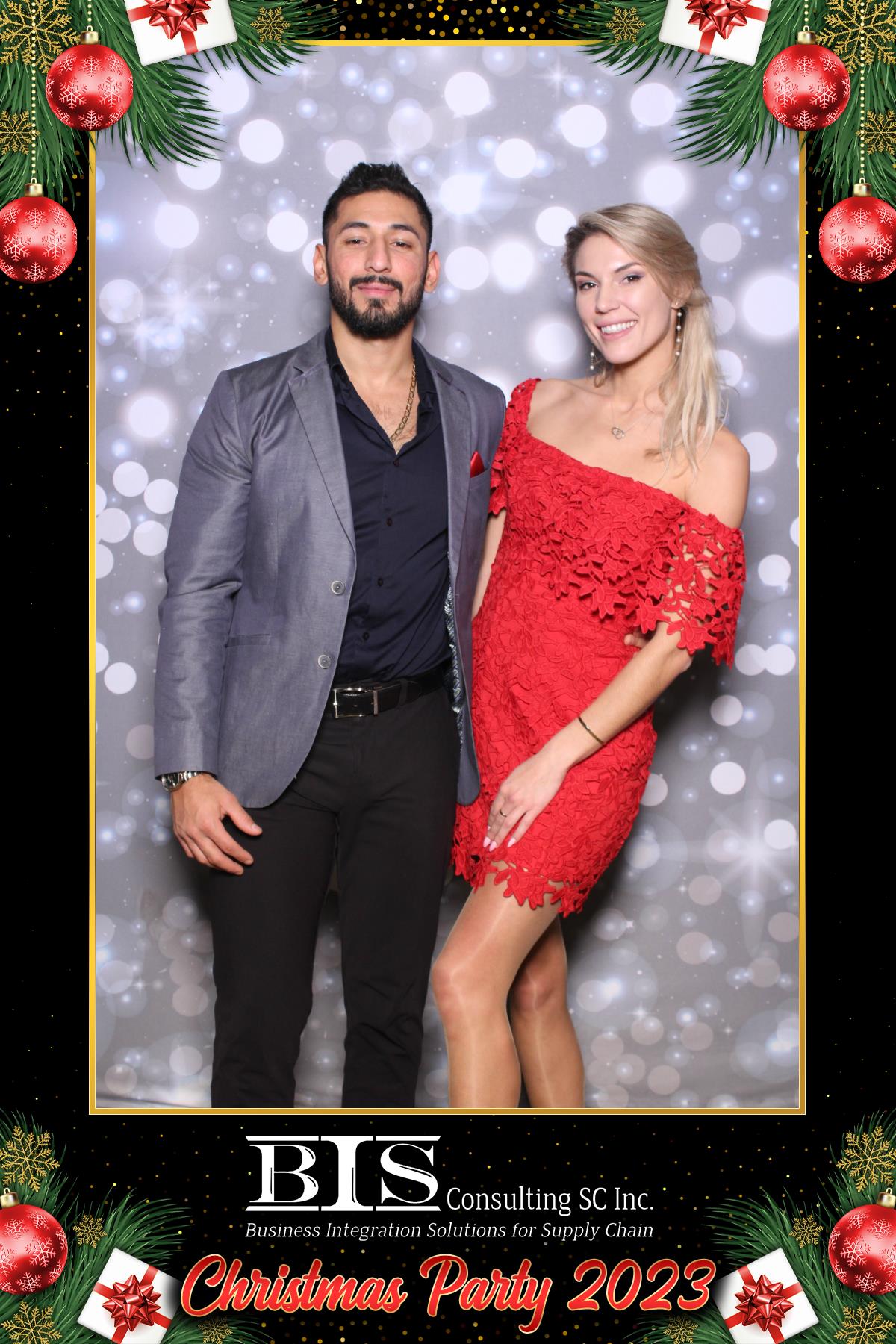 BIS Christmas 2023  | View more photos from the event at gallery.myselfiemirror.ca/u/romanmyselfiemirrorca/BIS-Christmas-2023