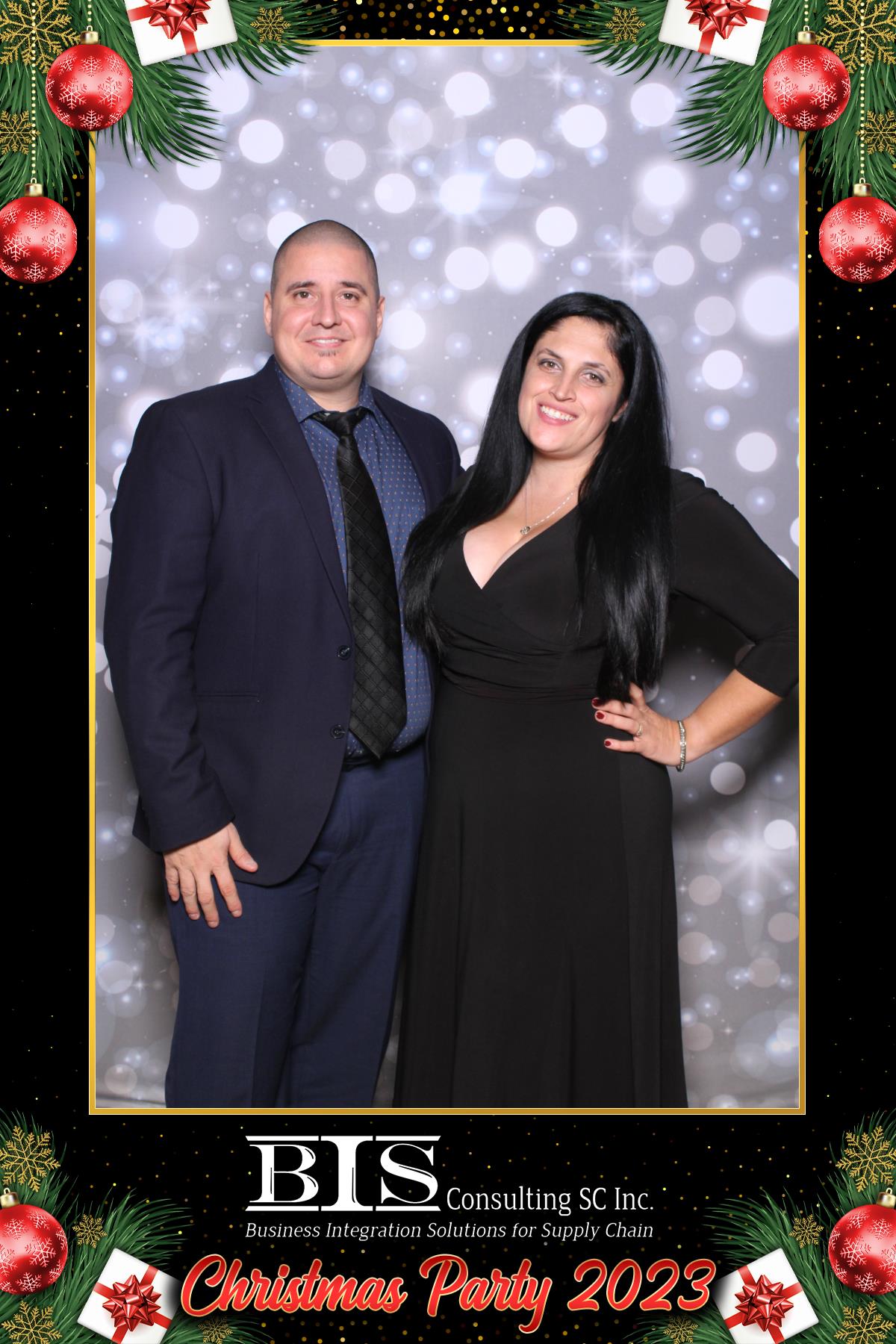 BIS Christmas 2023  | View more photos from the event at gallery.myselfiemirror.ca/u/romanmyselfiemirrorca/BIS-Christmas-2023