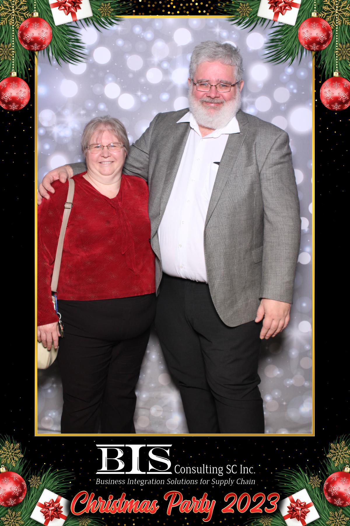 BIS Christmas 2023  | View more photos from the event at gallery.myselfiemirror.ca/u/romanmyselfiemirrorca/BIS-Christmas-2023