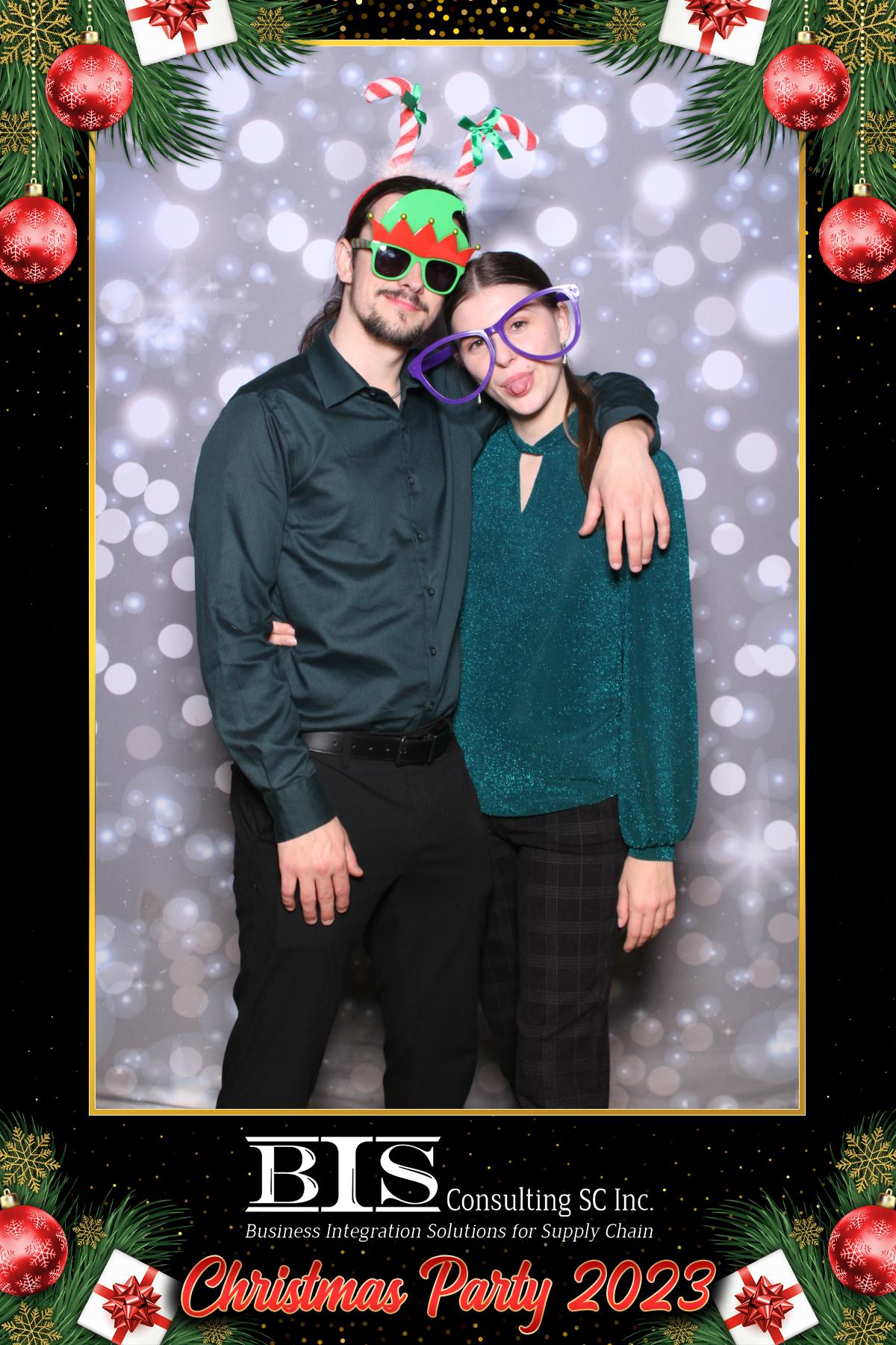 BIS Christmas 2023  | View more photos from the event at gallery.myselfiemirror.ca/u/romanmyselfiemirrorca/BIS-Christmas-2023