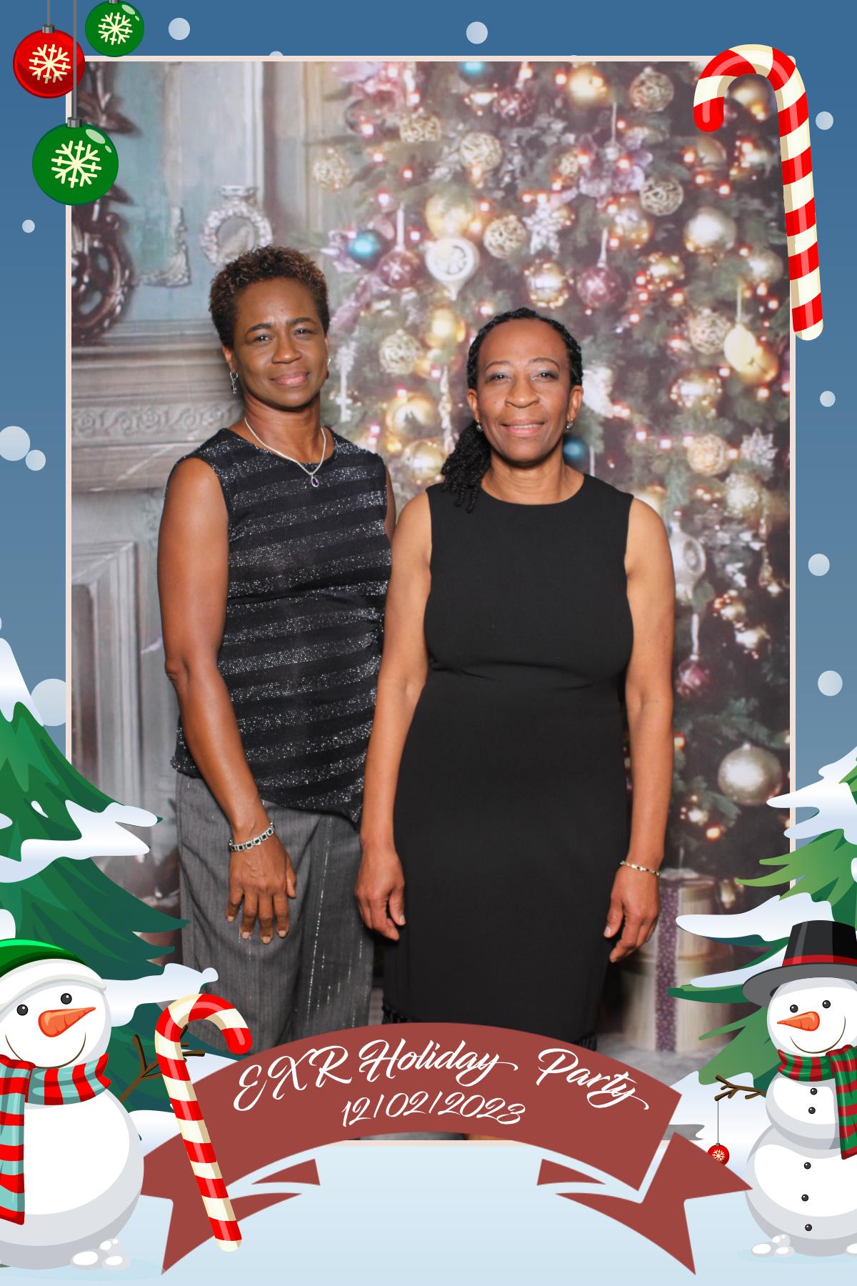 EXR Holiday Party  | View more photos from the event at gallery.myselfiemirror.ca/u/romanmyselfiemirrorca/EXR-Holiday-Party