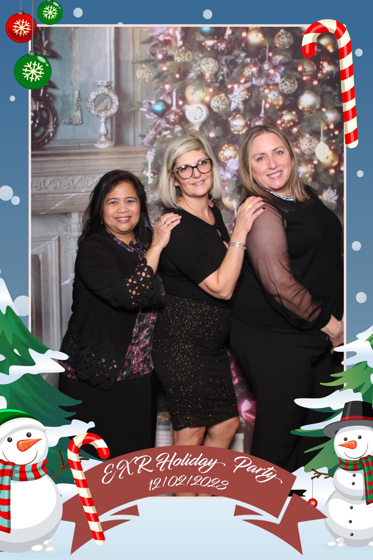 EXR Holiday Party  | View more photos from the event at gallery.myselfiemirror.ca/u/romanmyselfiemirrorca/EXR-Holiday-Party