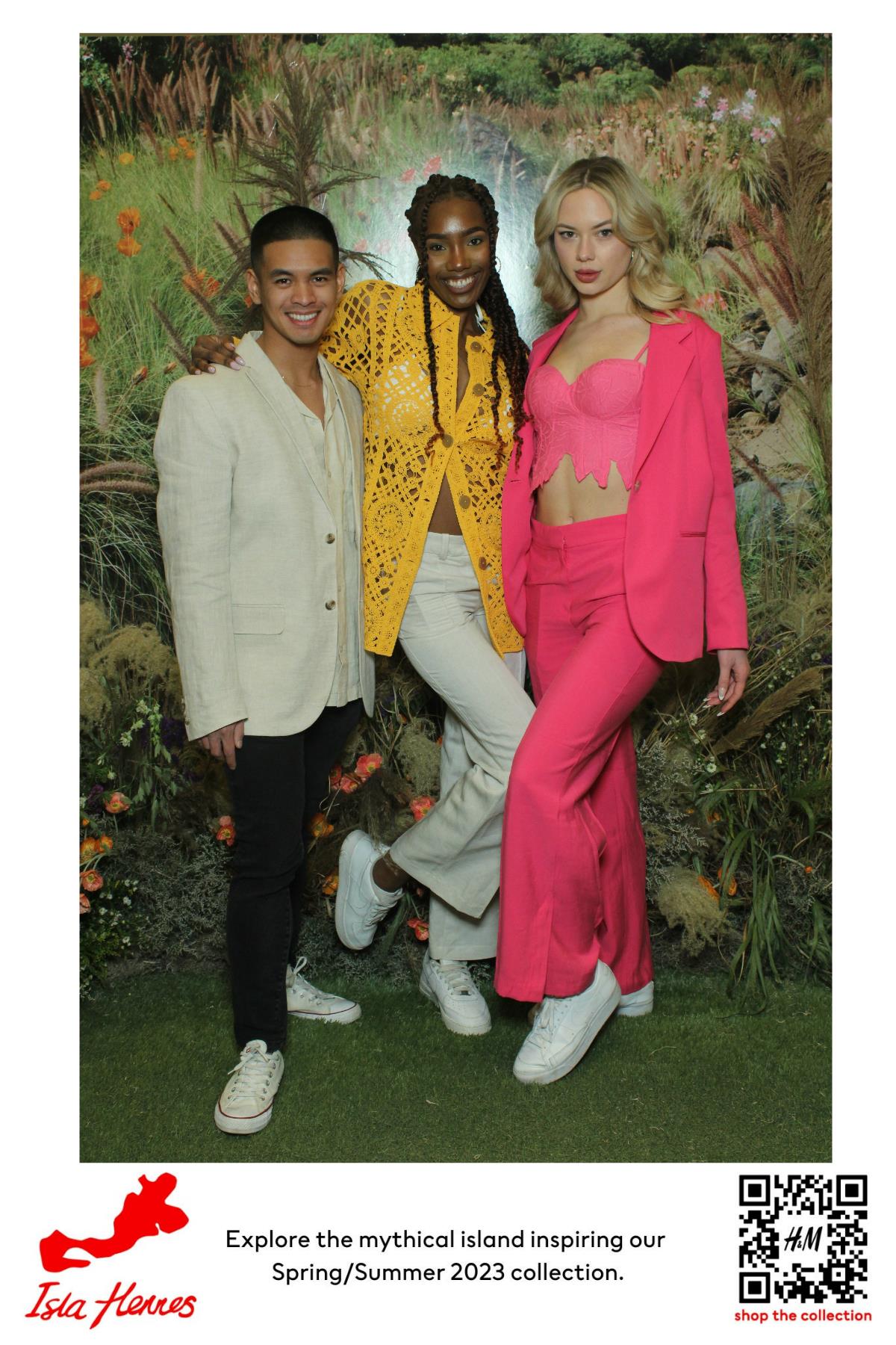 H&M Isla Hennes Collection Launch | View more photos from the event at gallery.myselfiemirror.ca/u/romanmyselfiemirrorca/HM-Isla-Hennes-Collection-Launch