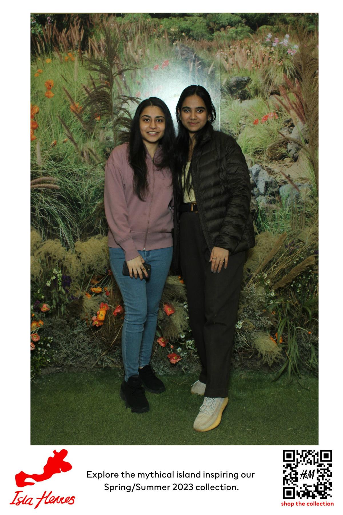 H&M Isla Hennes Collection Launch | View more photos from the event at gallery.myselfiemirror.ca/u/romanmyselfiemirrorca/HM-Isla-Hennes-Collection-Launch