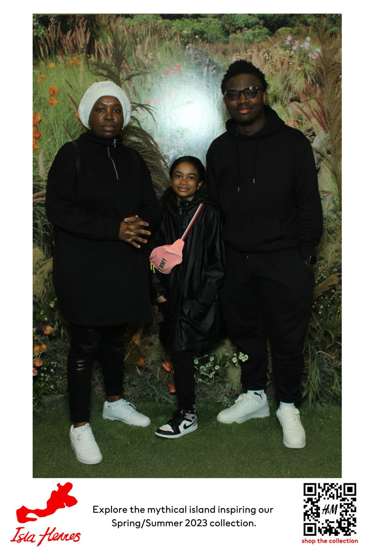 H&M Isla Hennes Collection Launch | View more photos from the event at gallery.myselfiemirror.ca/u/romanmyselfiemirrorca/HM-Isla-Hennes-Collection-Launch