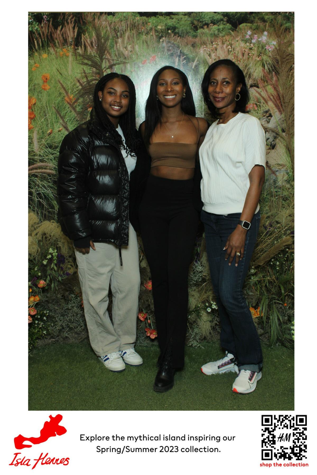 H&M Isla Hennes Collection Launch | View more photos from the event at gallery.myselfiemirror.ca/u/romanmyselfiemirrorca/HM-Isla-Hennes-Collection-Launch