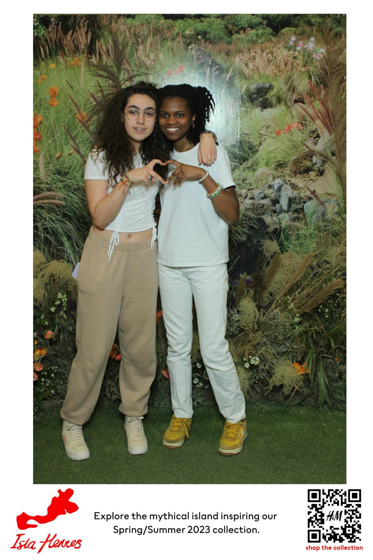 H&M Isla Hennes Collection Launch | View more photos from the event at gallery.myselfiemirror.ca/u/romanmyselfiemirrorca/HM-Isla-Hennes-Collection-Launch