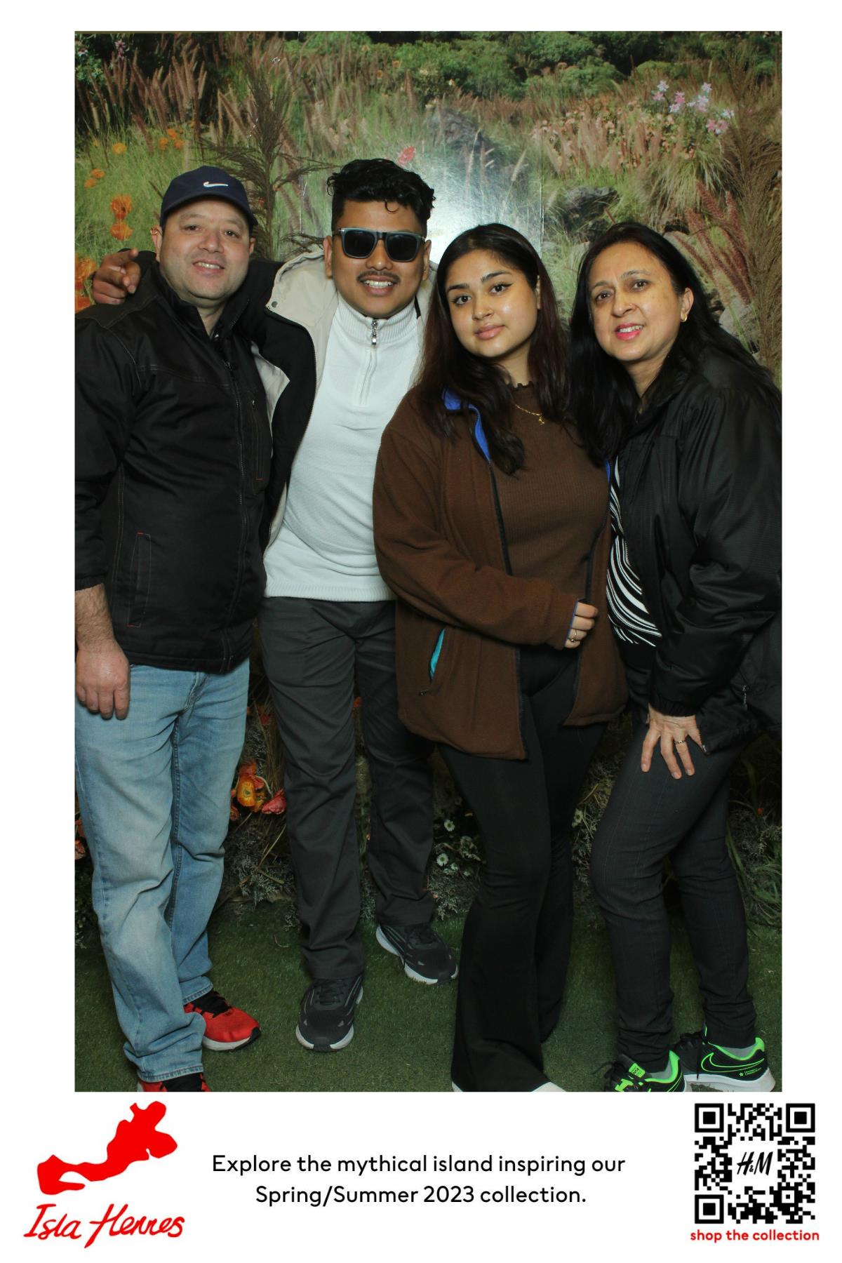 H&M Isla Hennes Collection Launch | View more photos from the event at gallery.myselfiemirror.ca/u/romanmyselfiemirrorca/HM-Isla-Hennes-Collection-Launch