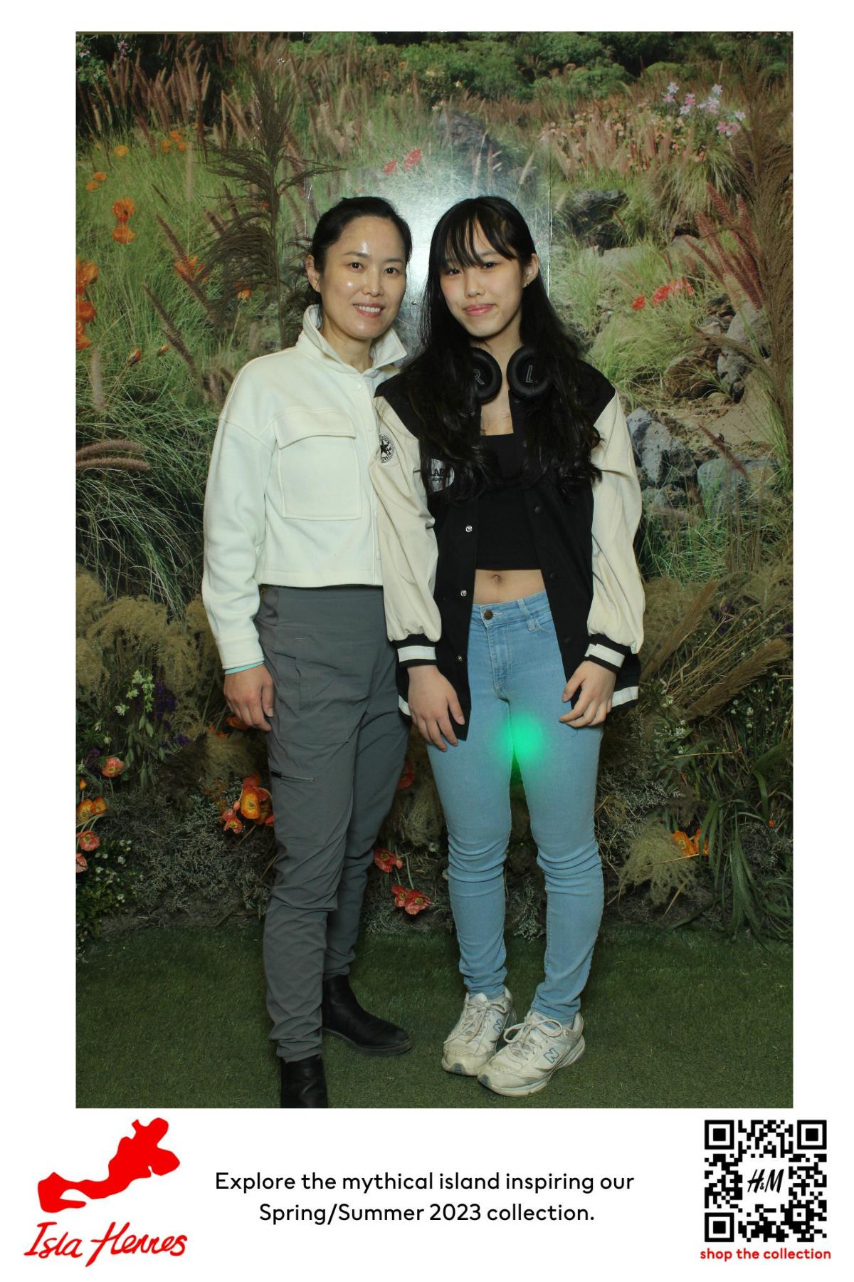 H&M Isla Hennes Collection Launch | View more photos from the event at gallery.myselfiemirror.ca/u/romanmyselfiemirrorca/HM-Isla-Hennes-Collection-Launch